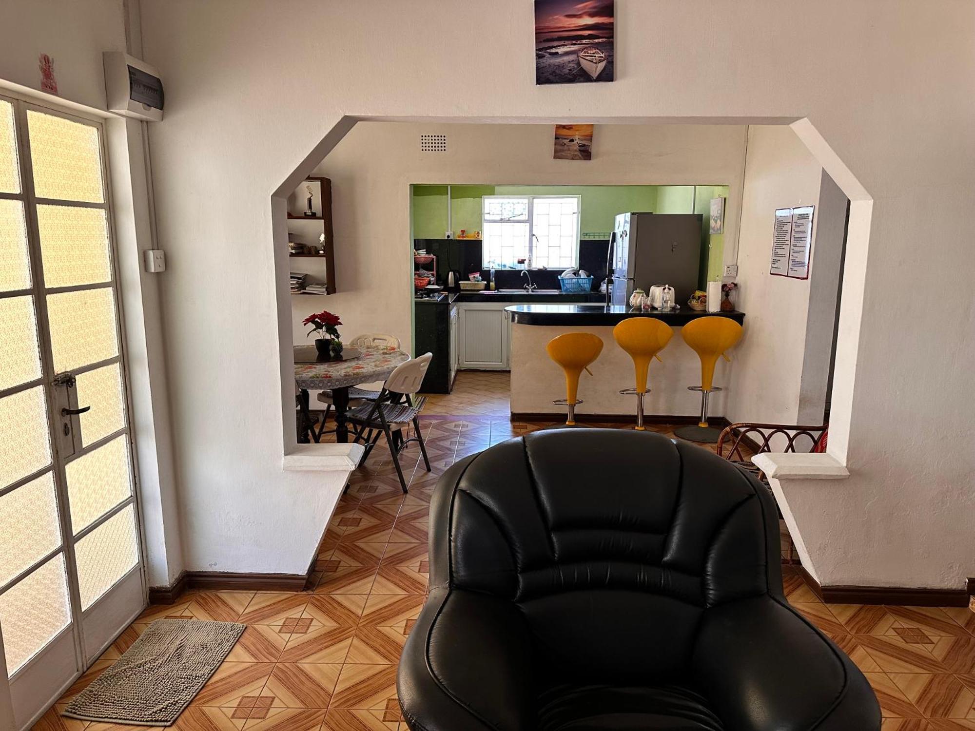 Apartment Spacious Ground Floor 2 Bedroom With Parking *
