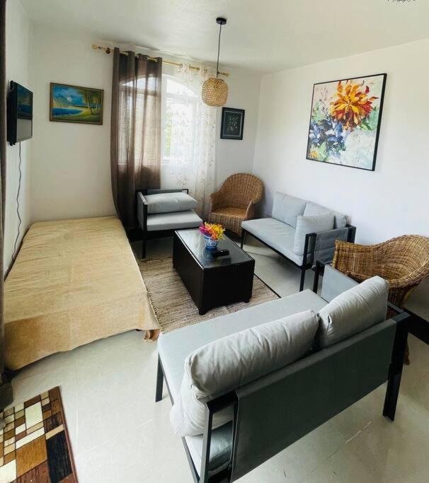 Beachfront Bliss Stunning Sea View Beach Apartment *