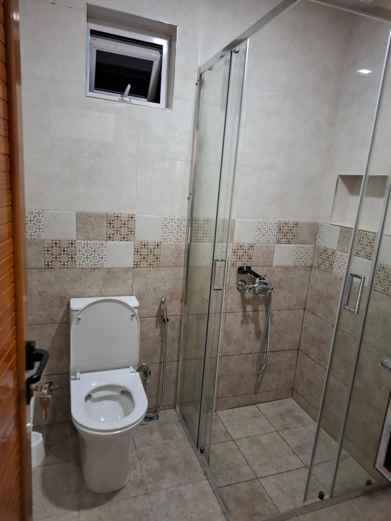 Homestay Rs 2 Share 100 Mts To The And Bus Stop *