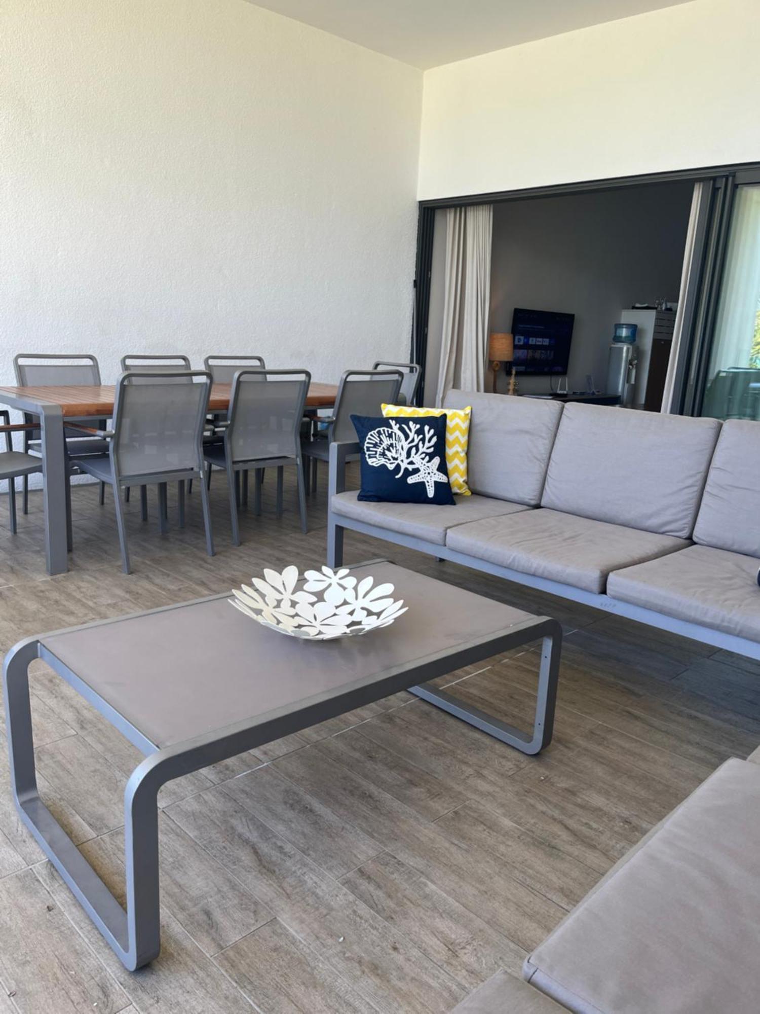 Latitude Sea Front Luxury Apartment *