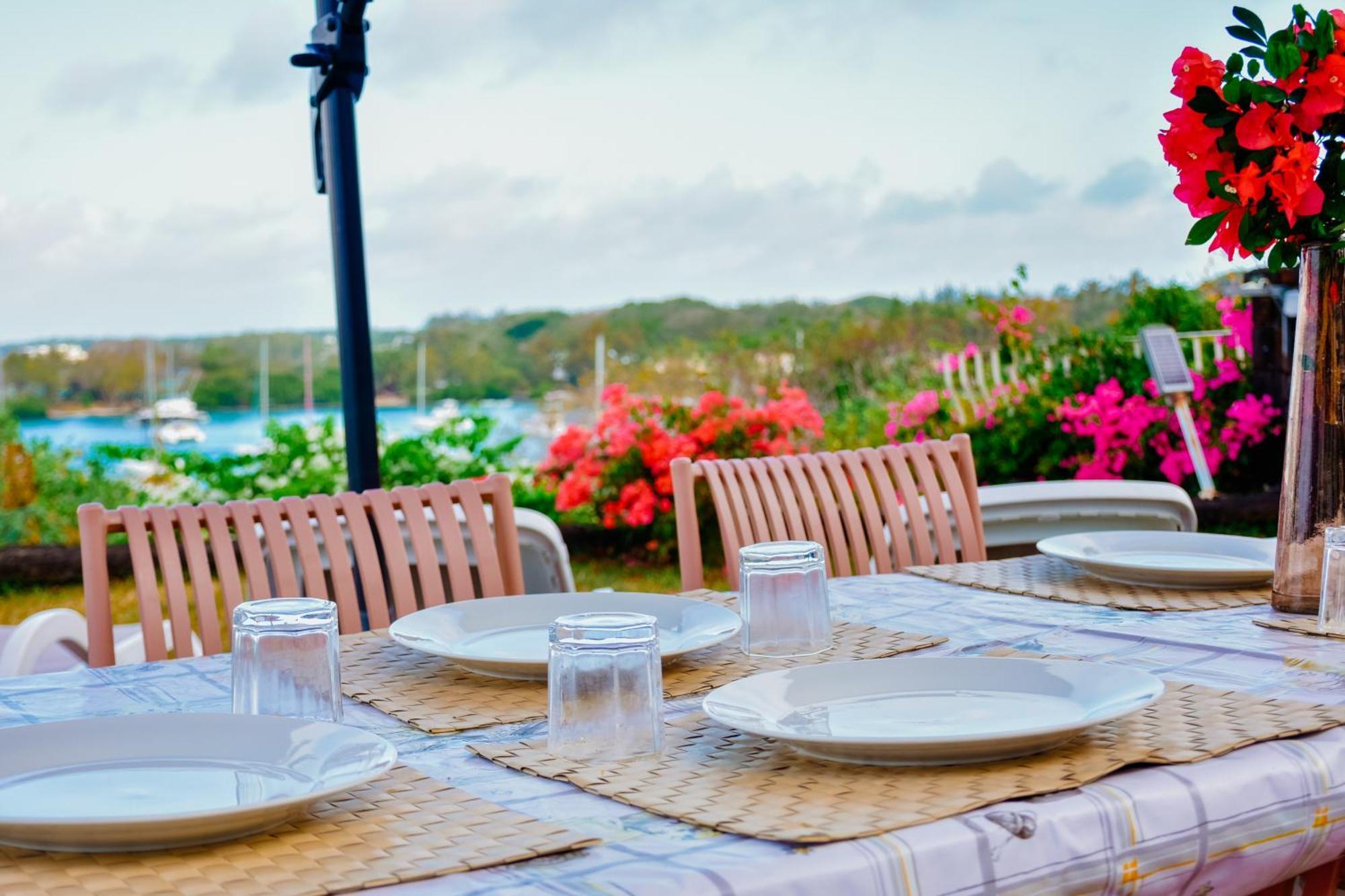 Boutique On The Rocks With Stunning Sea Views, Infinity Pool & Private Sea Trou d'Eau Douce