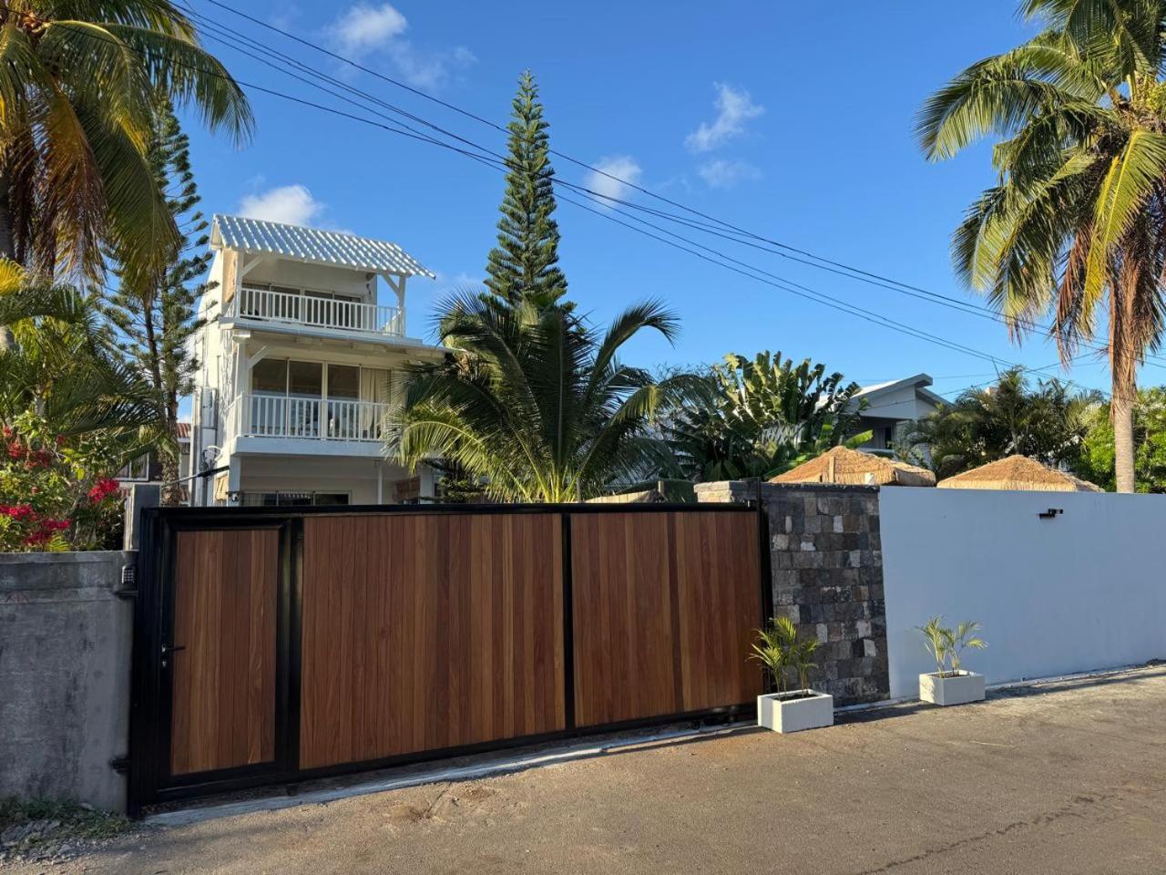 Villa Blue Paradise &