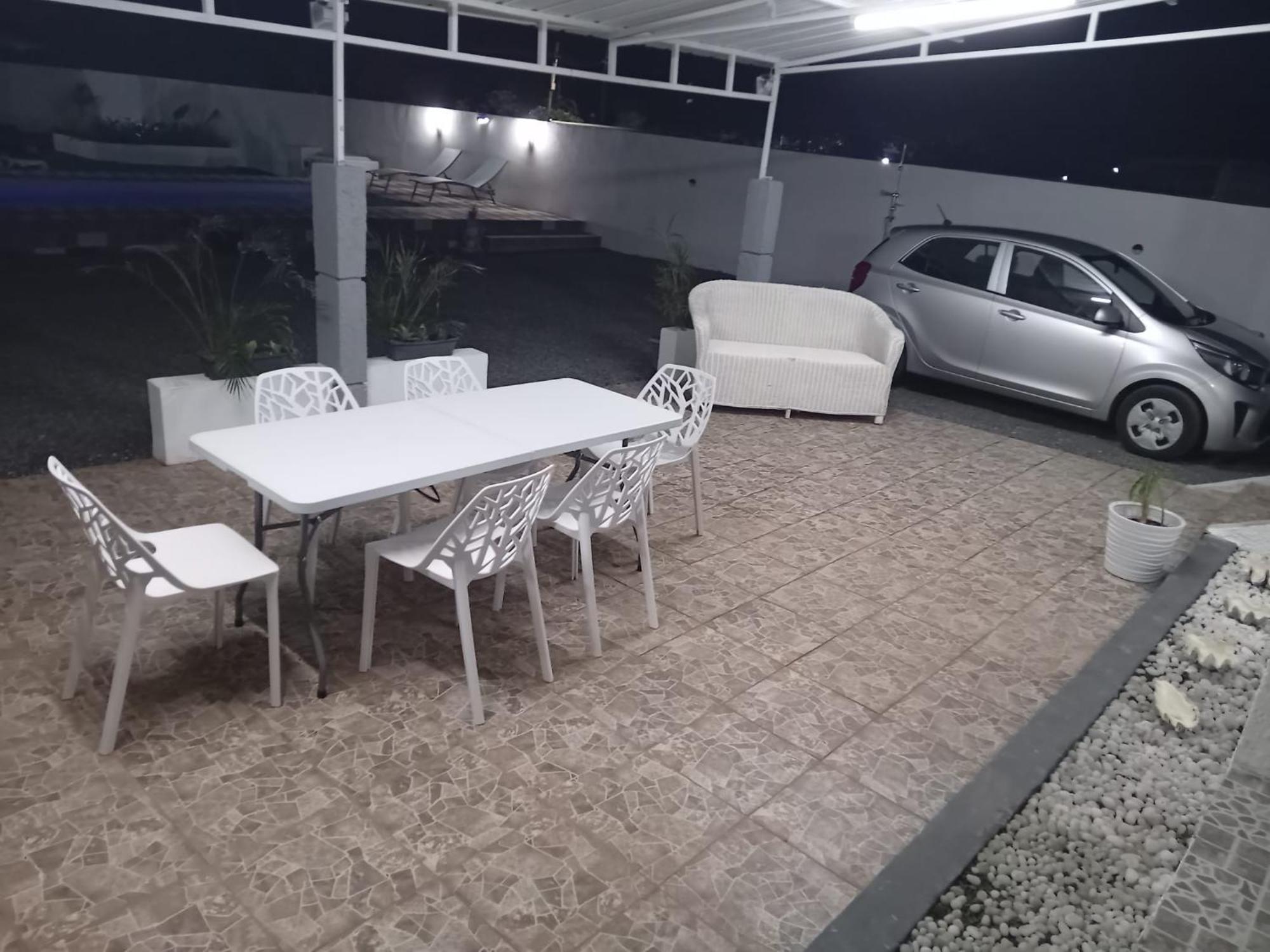 Bella Is 5 Mins From The With Amazing Garden Overlooking The Pool Holiday home *