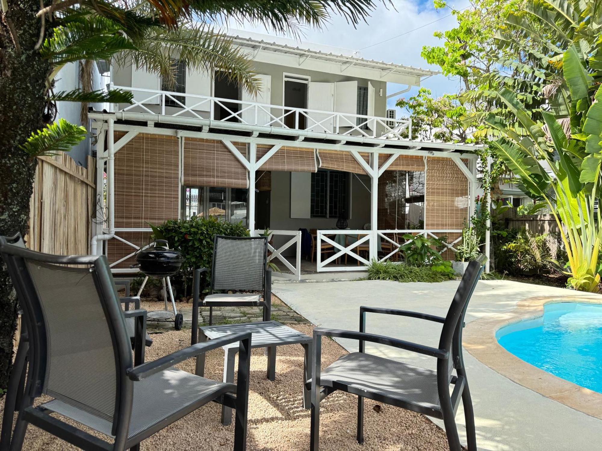 Villa Blue Paradise & *