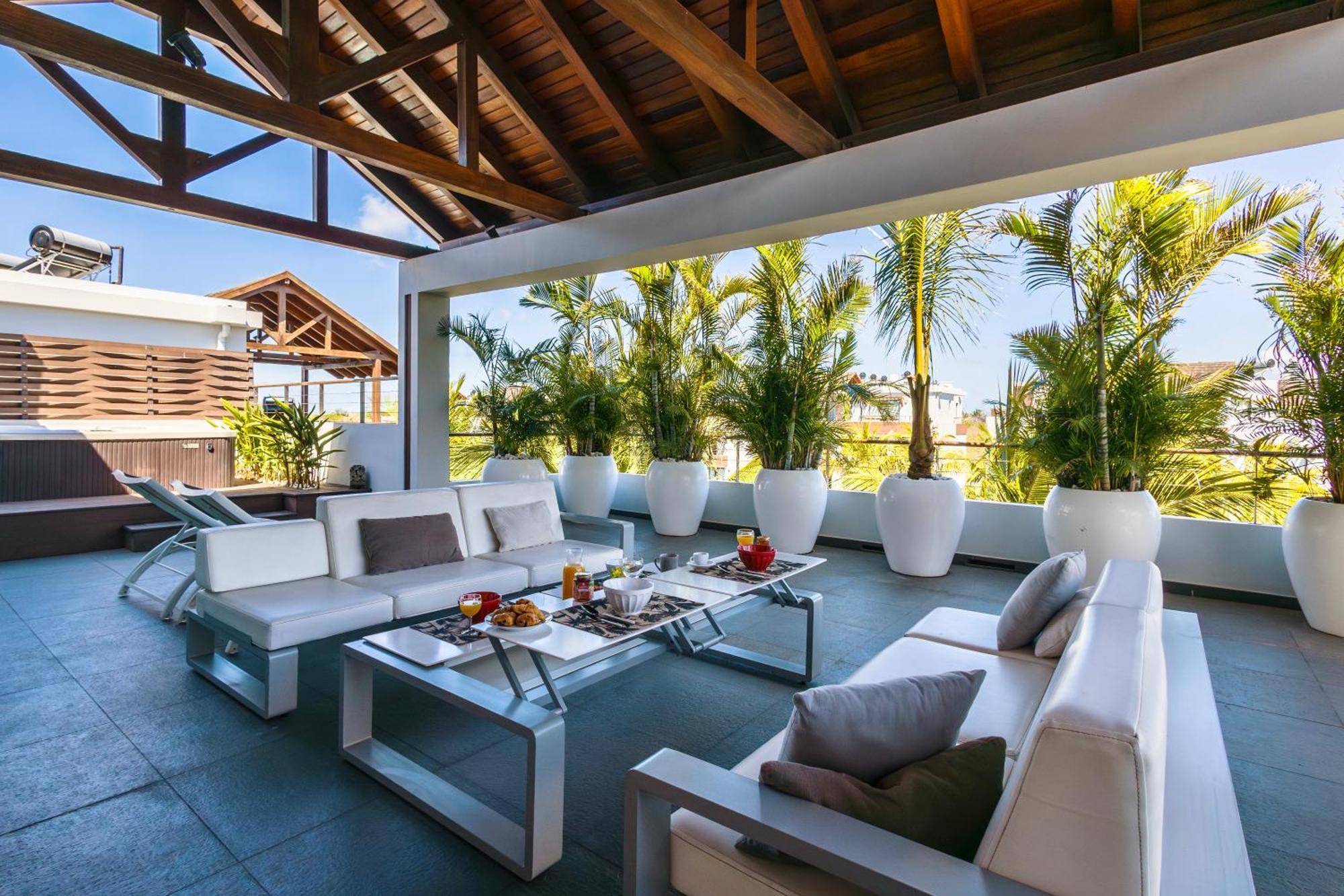 Luxury Penthouse With Jacuzzi, 2 Min To * Mont-Choisy