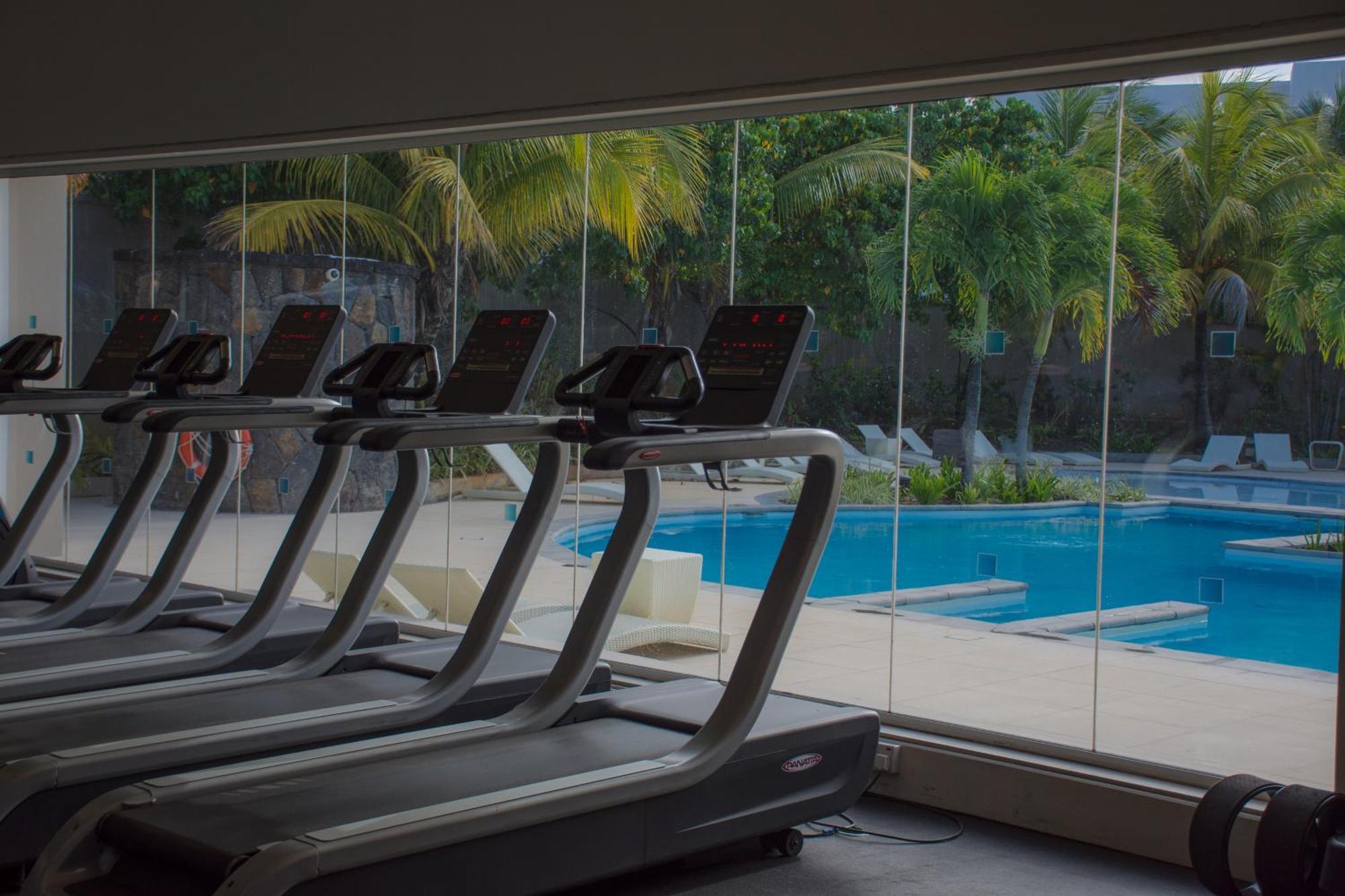 Azuri Apartment With Beach, Pools, Gym, Golf, Shops, Restaurants, Spa, Boat Activities, Tennis &Paddle Court, Kids Corner Apartment Roches Noires