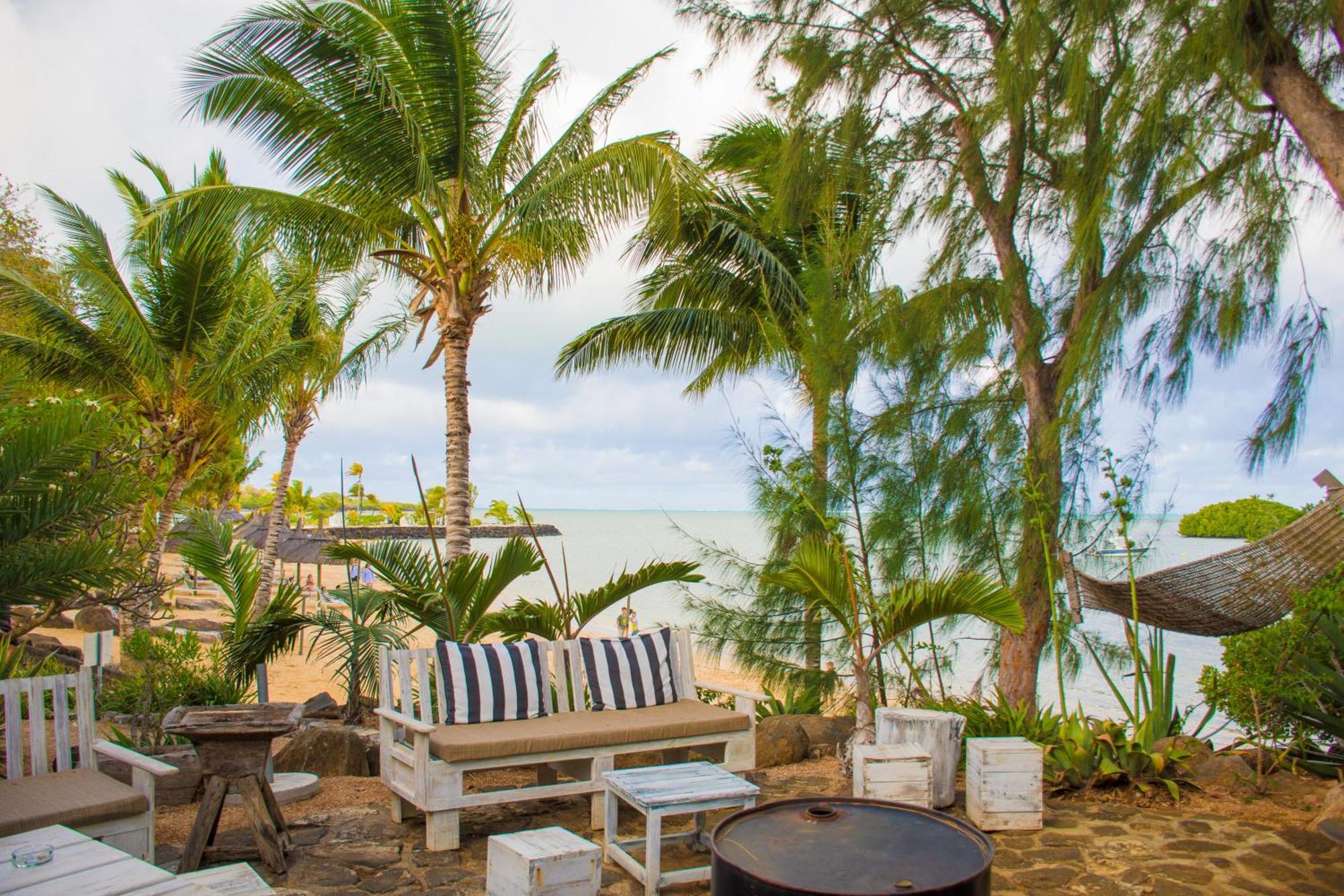 Azuri Apartment With Beach, Pools, Gym, Golf, Shops, Restaurants, Spa, Boat Activities, Tennis &Paddle Court, Kids Corner Apartment Roches Noires