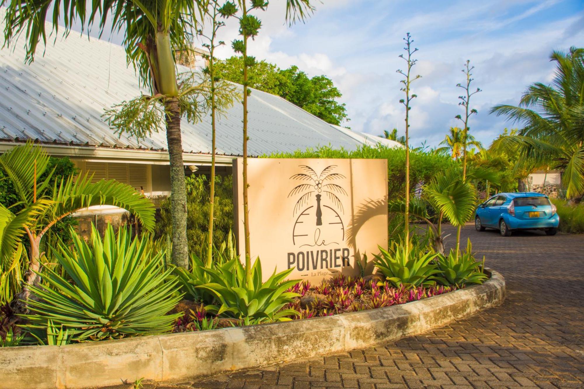 Azuri Apartment With Beach, Pools, Gym, Golf, Shops, Restaurants, Spa, Boat Activities, Tennis &Paddle Court, Kids Corner Apartment Roches Noires