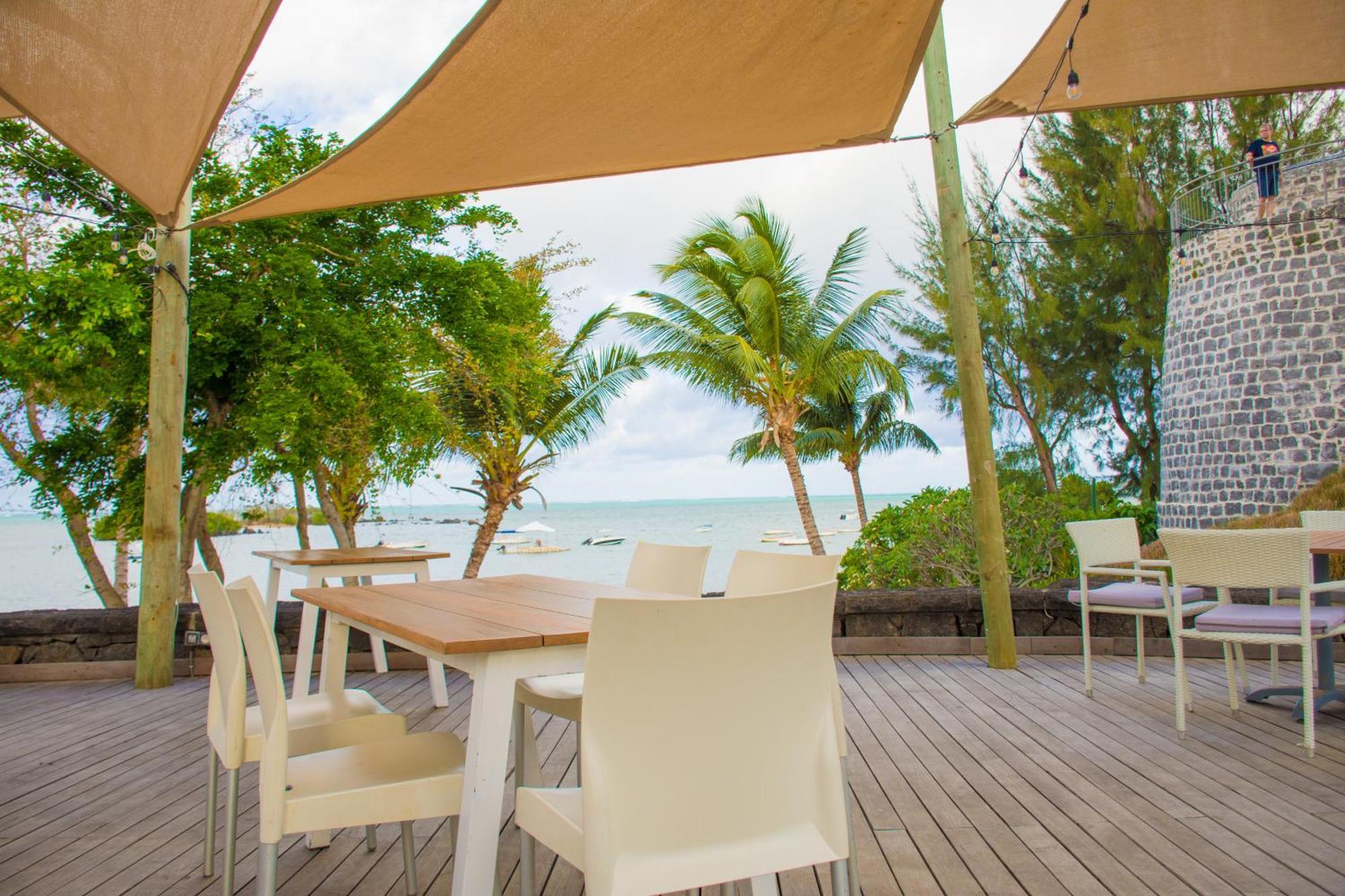 Apartment Azuri Apartment With Beach, Pools, Gym, Golf, Shops, Restaurants, Spa, Boat Activities, Tennis &Paddle Court, Kids Corner Roches Noires
