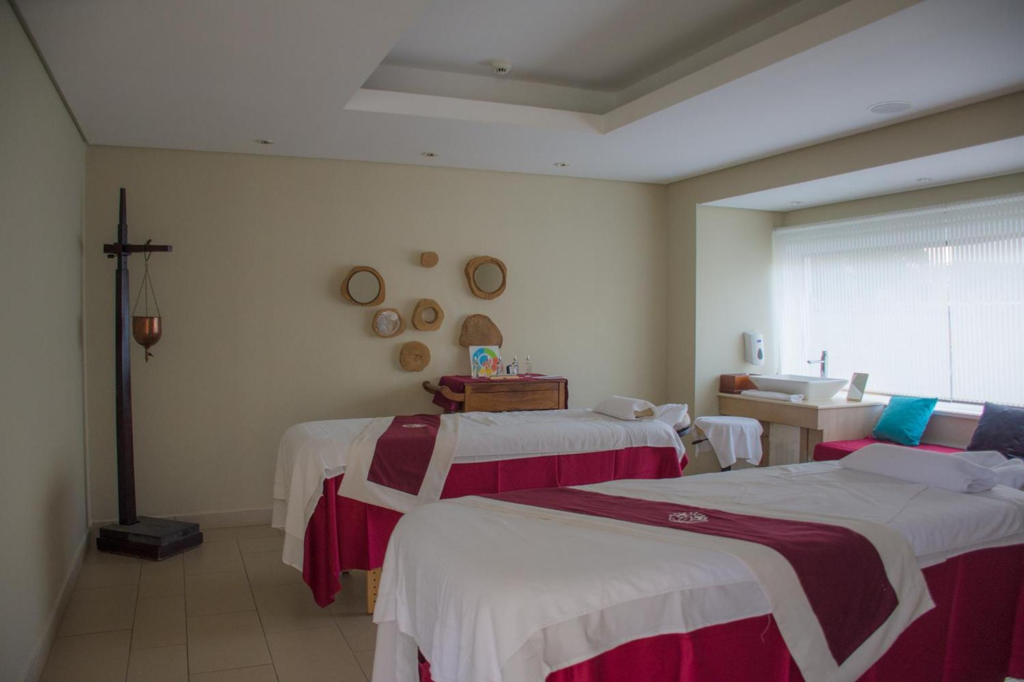 Azuri Apartment With Beach, Pools, Gym, Golf, Shops, Restaurants, Spa, Boat Activities, Tennis &Paddle Court, Kids Corner * Roches Noires