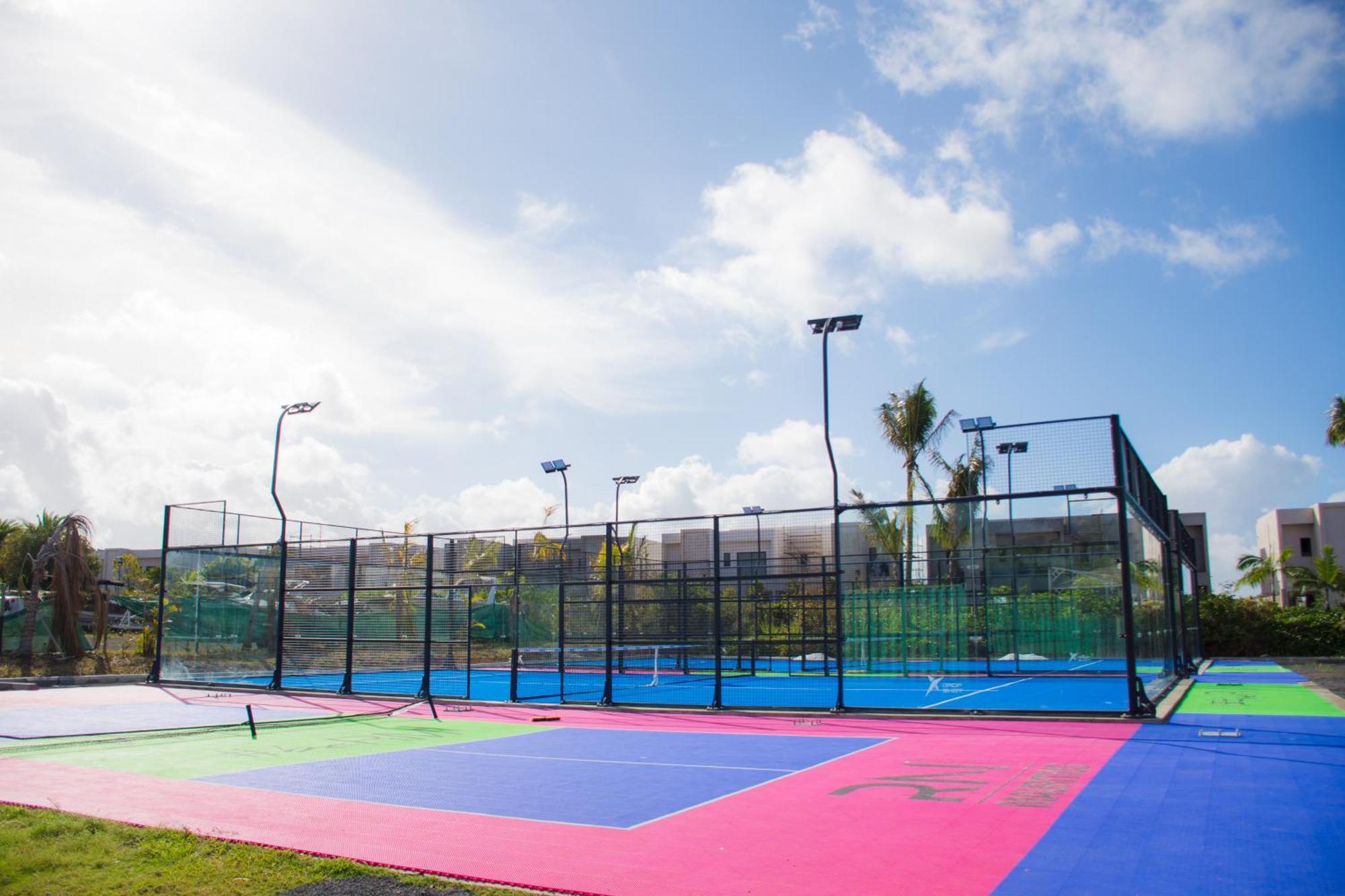 Azuri Apartment With Beach, Pools, Gym, Golf, Shops, Restaurants, Spa, Boat Activities, Tennis &Paddle Court, Kids Corner Apartment Roches Noires