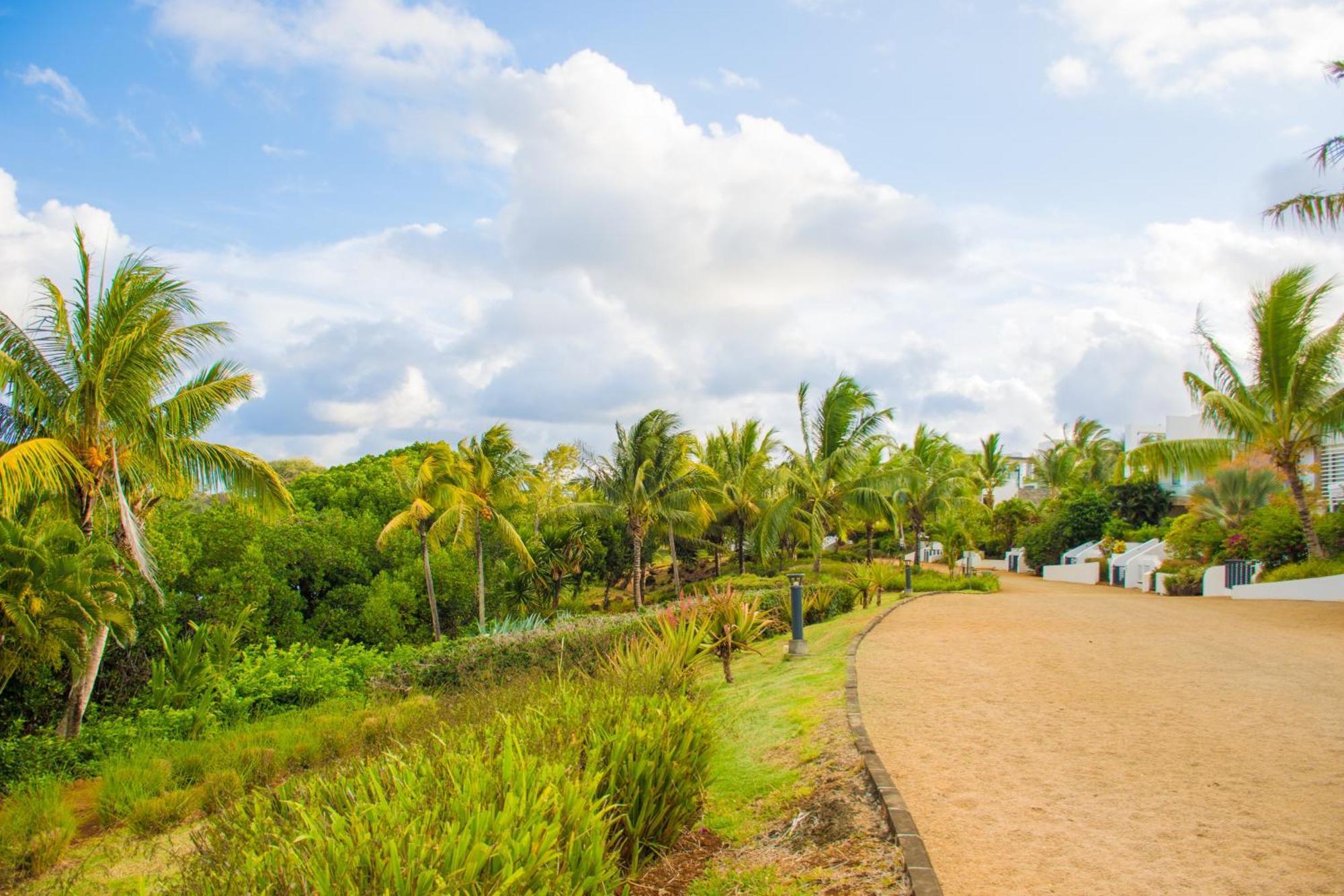 Azuri Apartment With Beach, Pools, Gym, Golf, Shops, Restaurants, Spa, Boat Activities, Tennis &Paddle Court, Kids Corner Apartment *