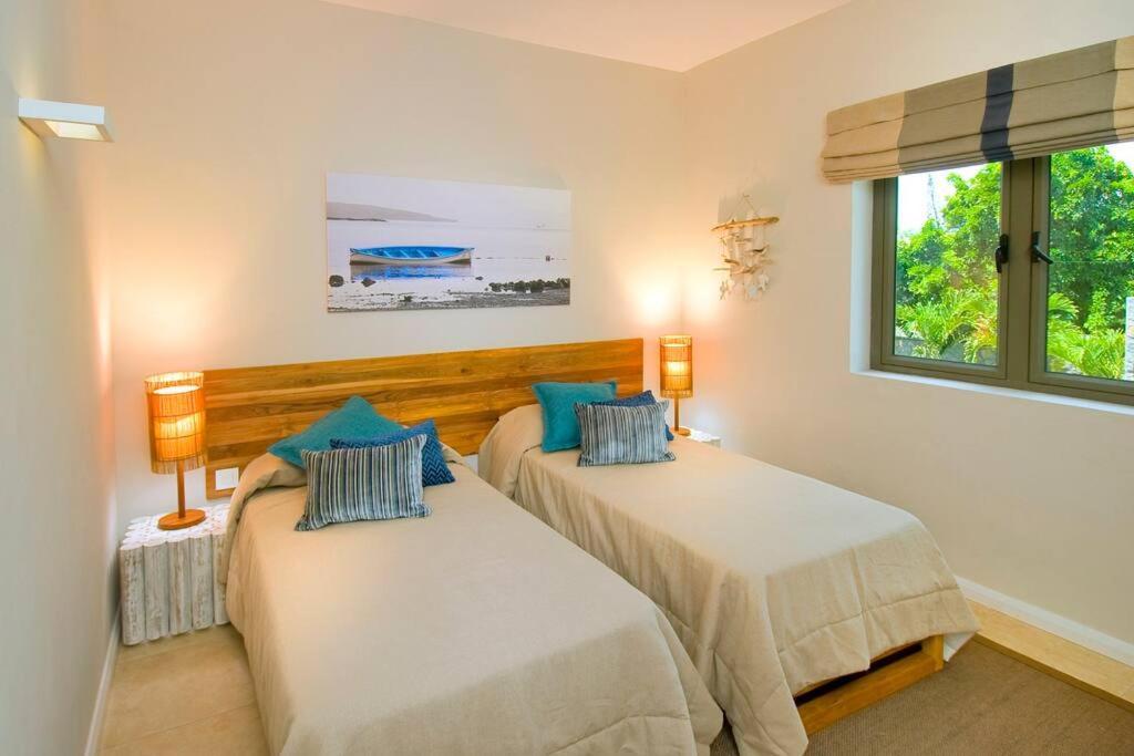 Villa Beachfront Baladirou ,3 Bedroom In Calodyne, Private Pool Calodyne