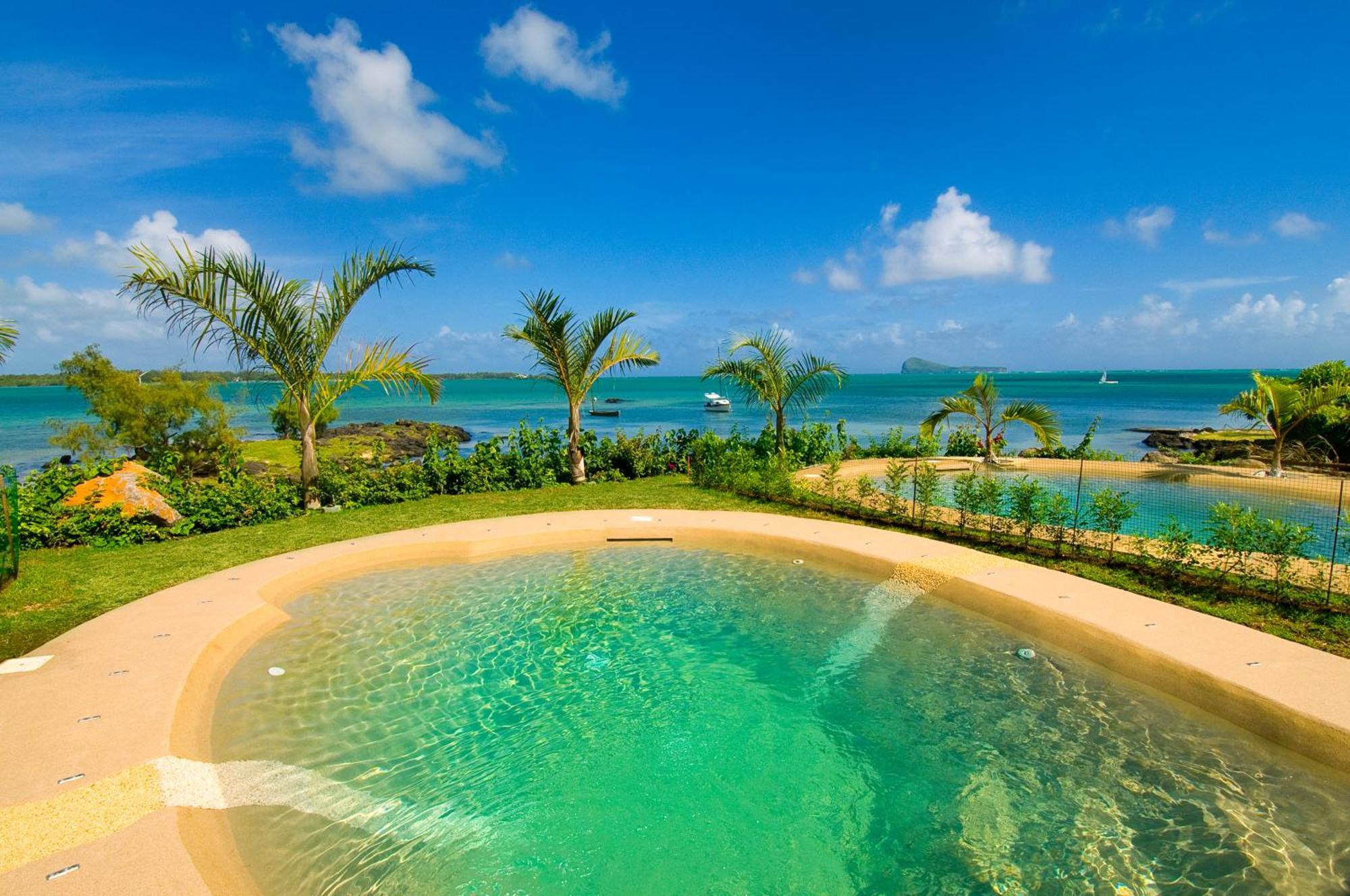Beachfront Baladirou ,3 Bedroom In Calodyne, Private Pool Calodyne