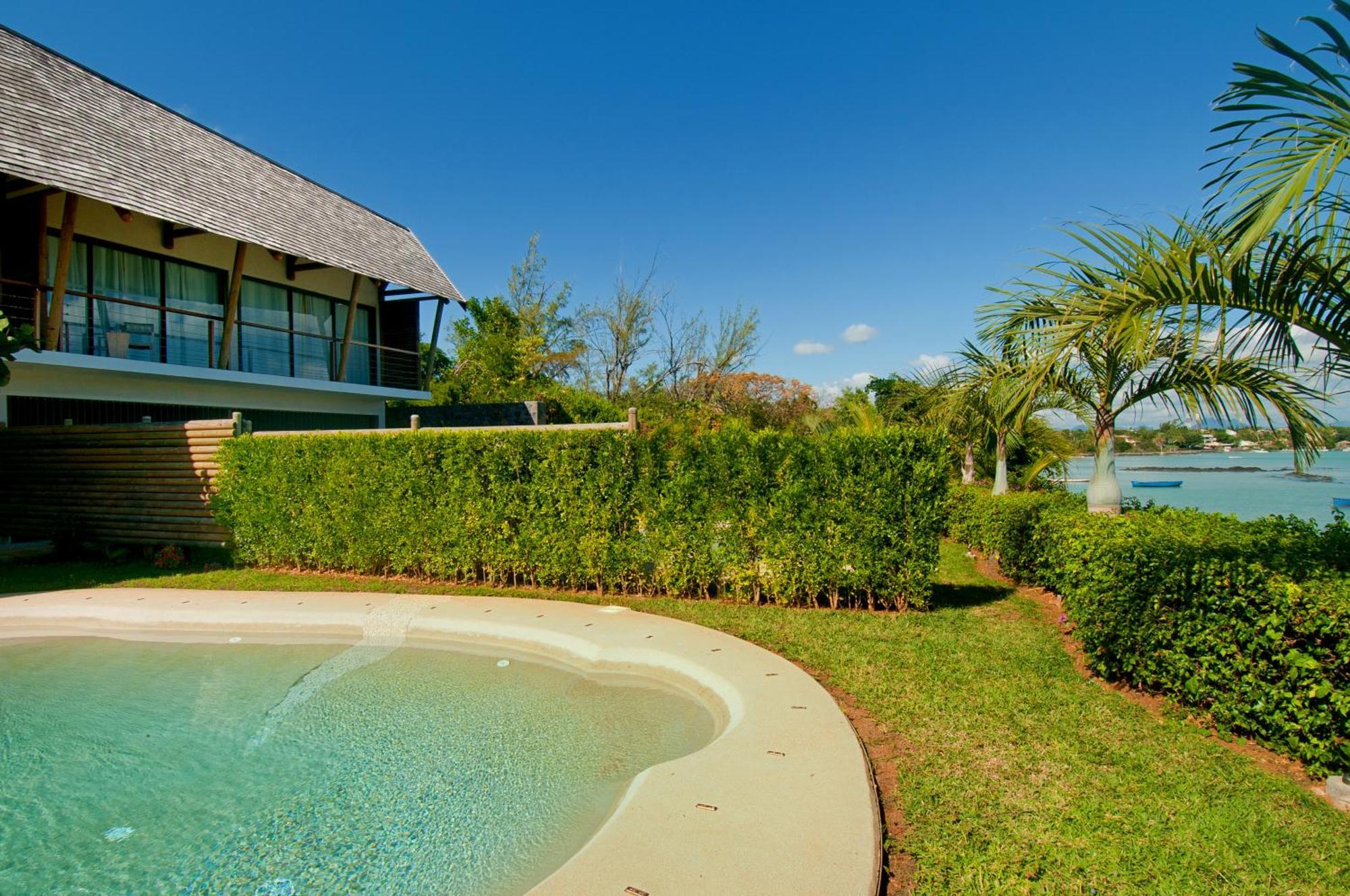Villa Beachfront Baladirou ,3 Bedroom In Calodyne, Private Pool *