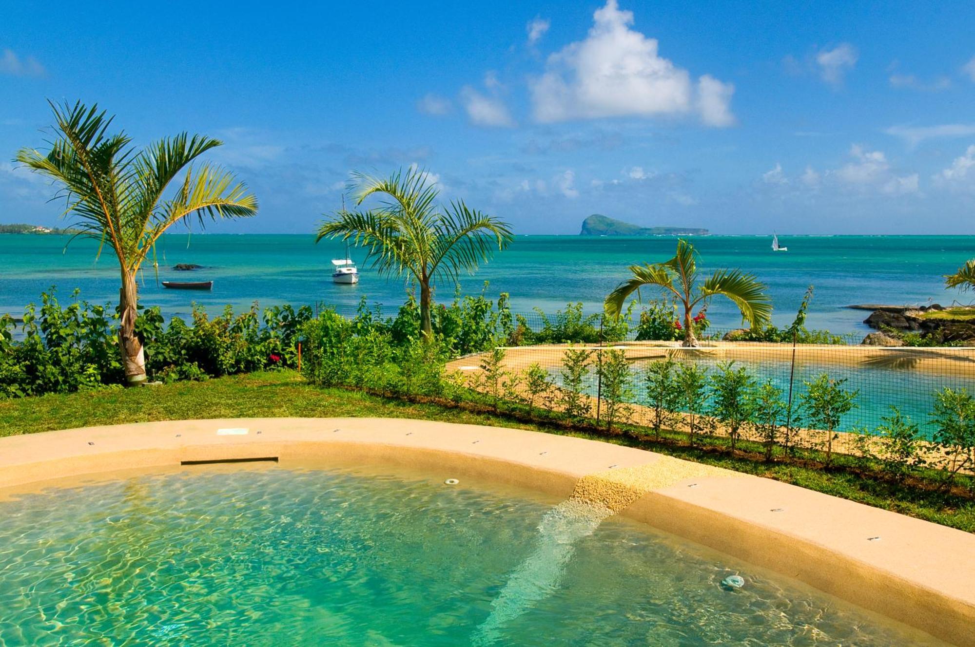 Villa Beachfront Baladirou ,3 Bedroom In Calodyne, Private Pool *