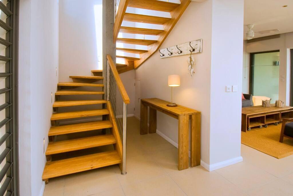 Beachfront Baladirou ,3 Bedroom In Calodyne, Private Pool Calodyne