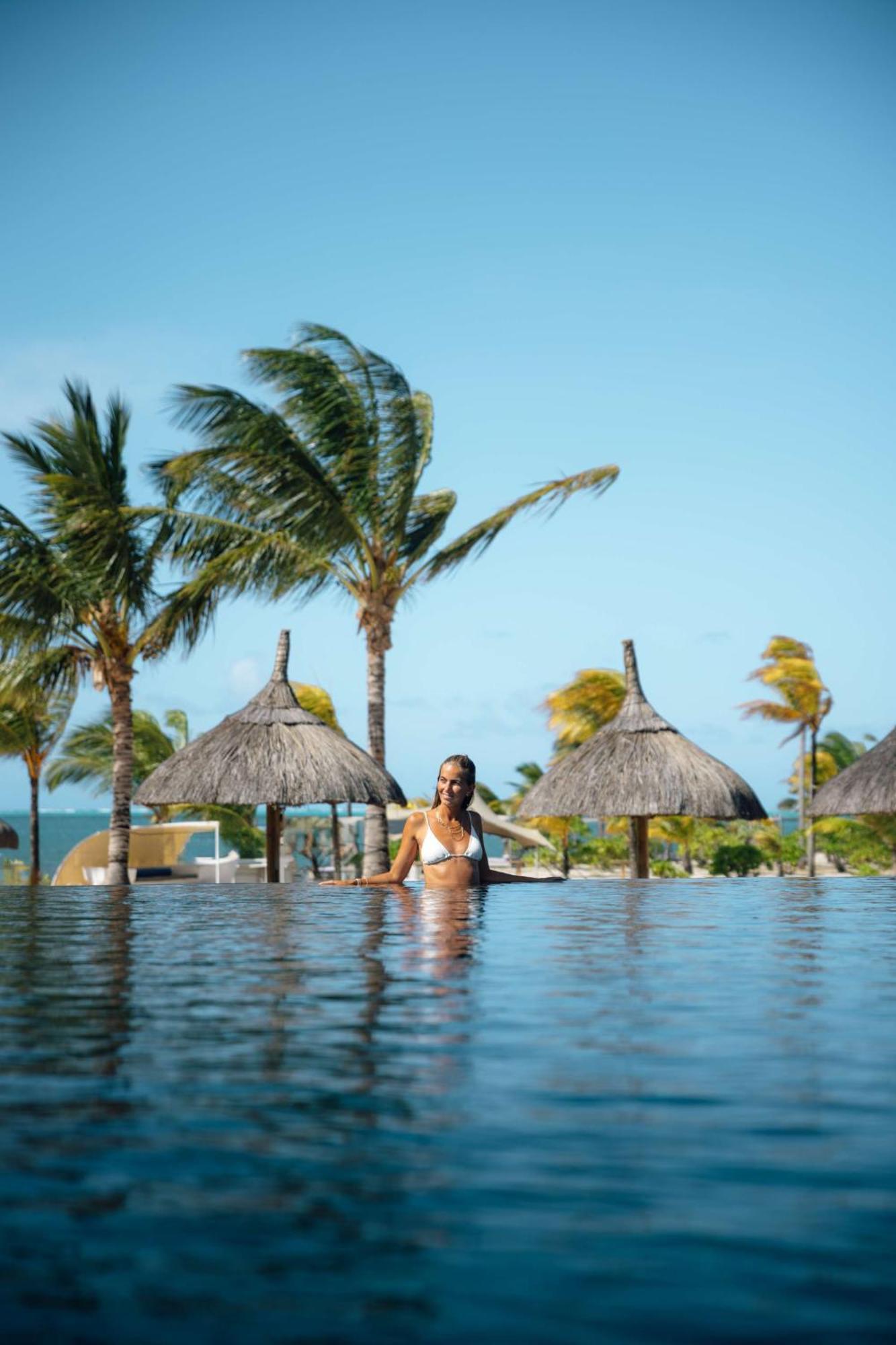 Radisson Blu Azuri & 4*