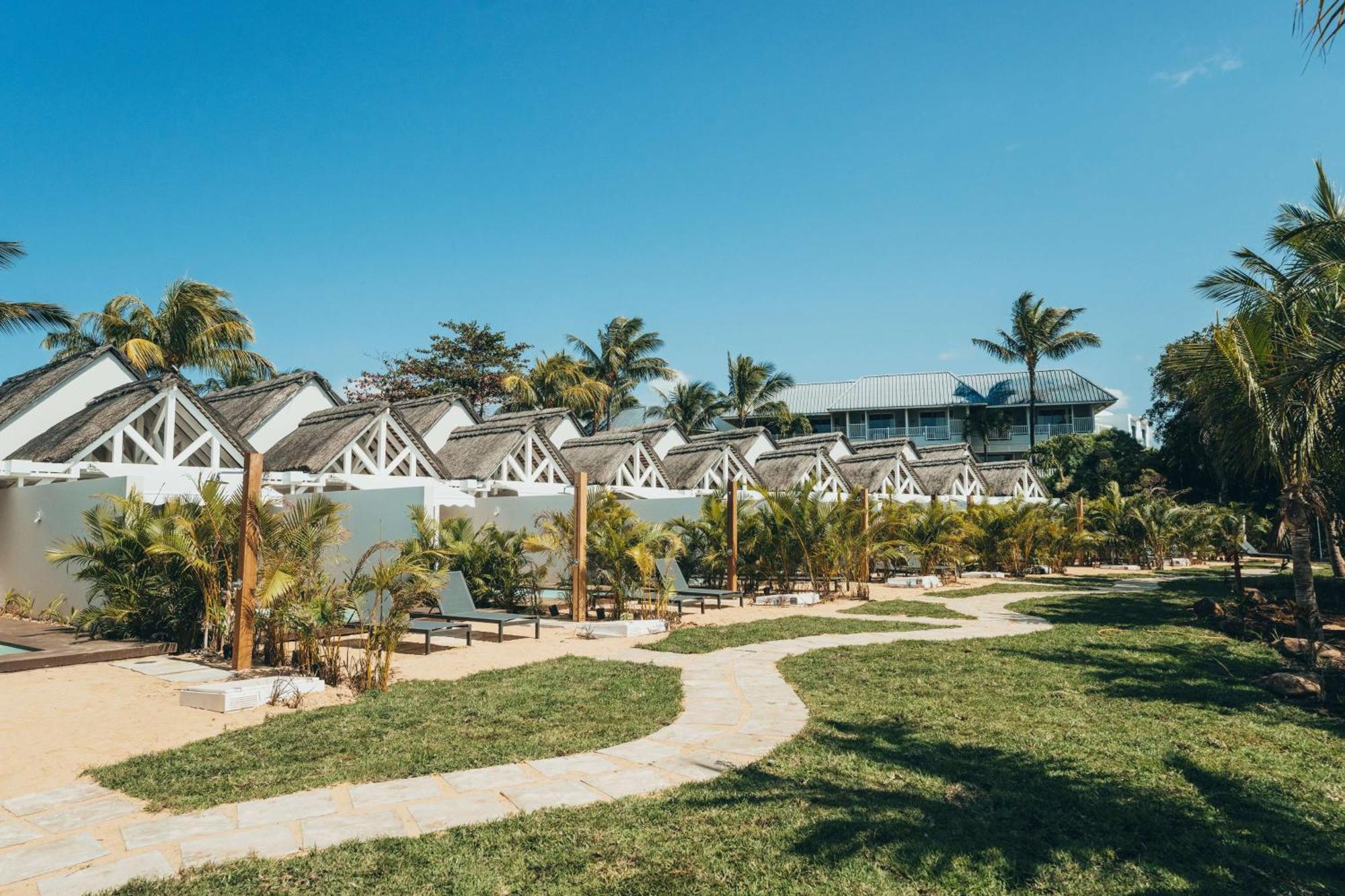 Radisson Blu Azuri & 4* Roches Noires