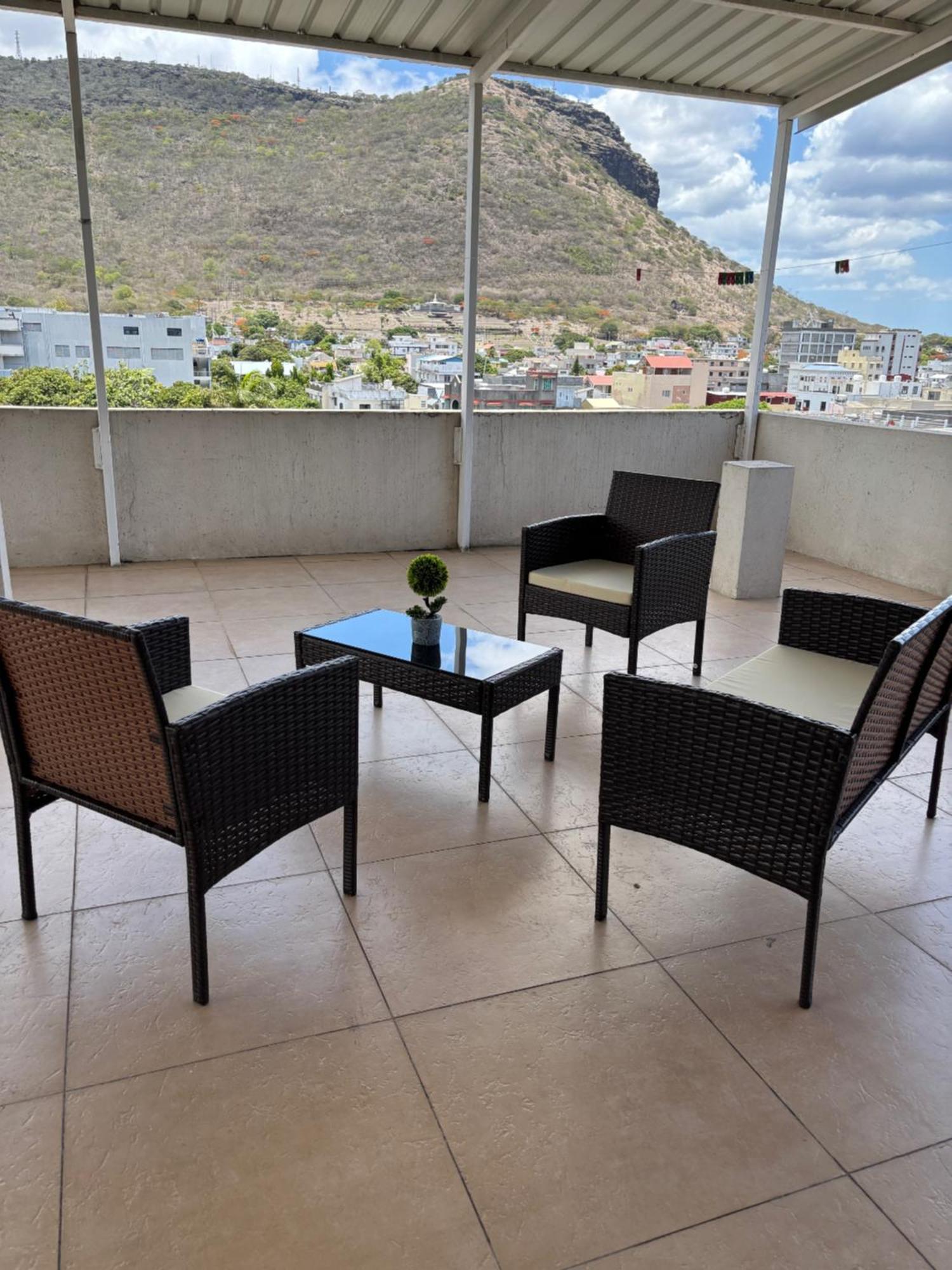 Modern Flat For Rent In Apartment *