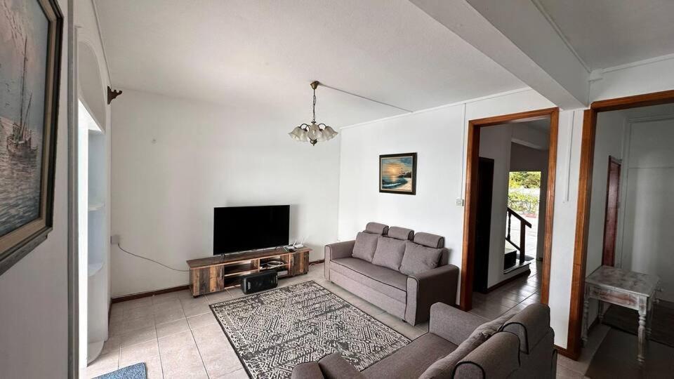 Villa Domaine Julia Sur With 8 Bedrooms! *