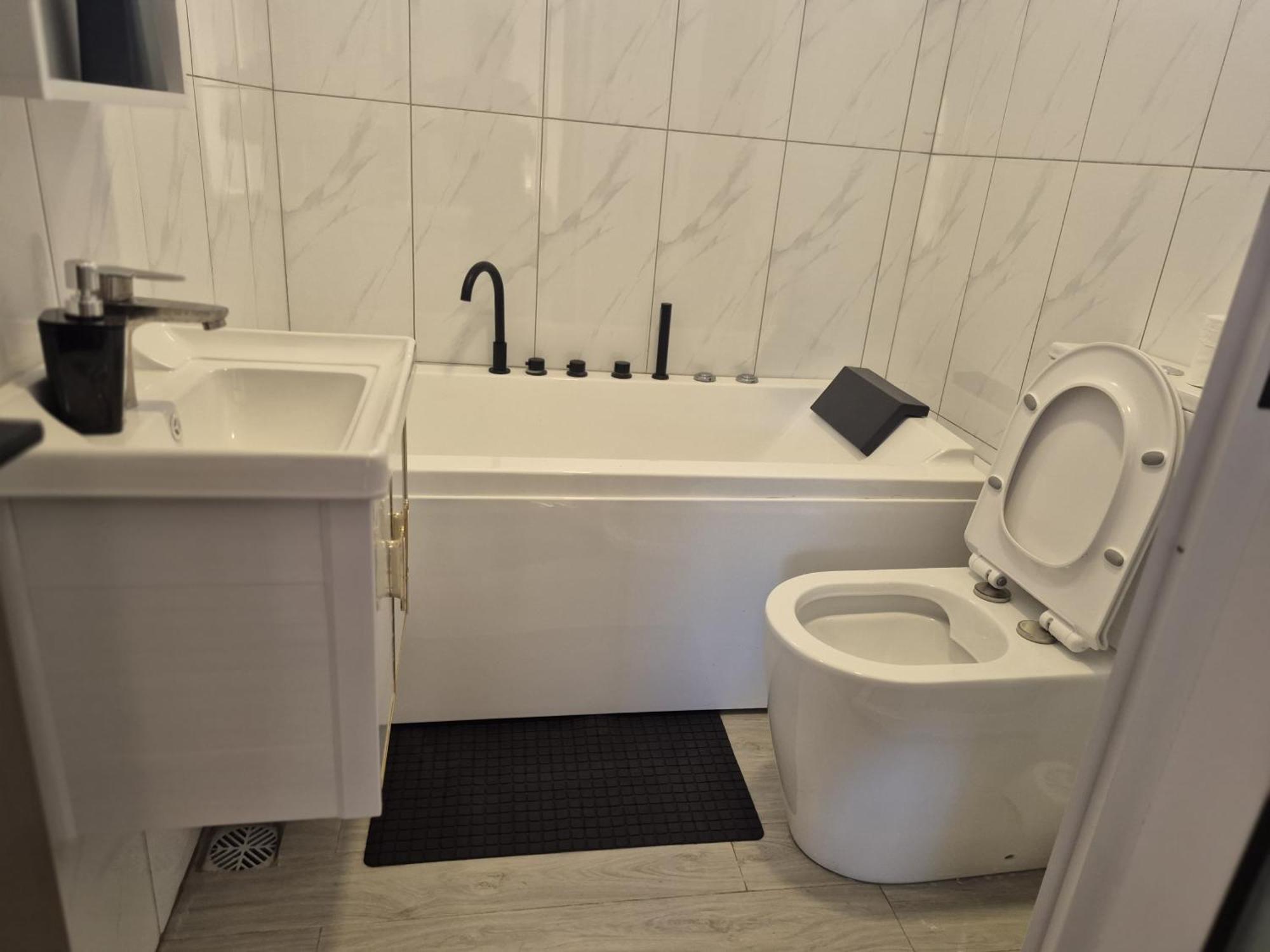 Apartment Penthouse Nayuha Buildings A3 *