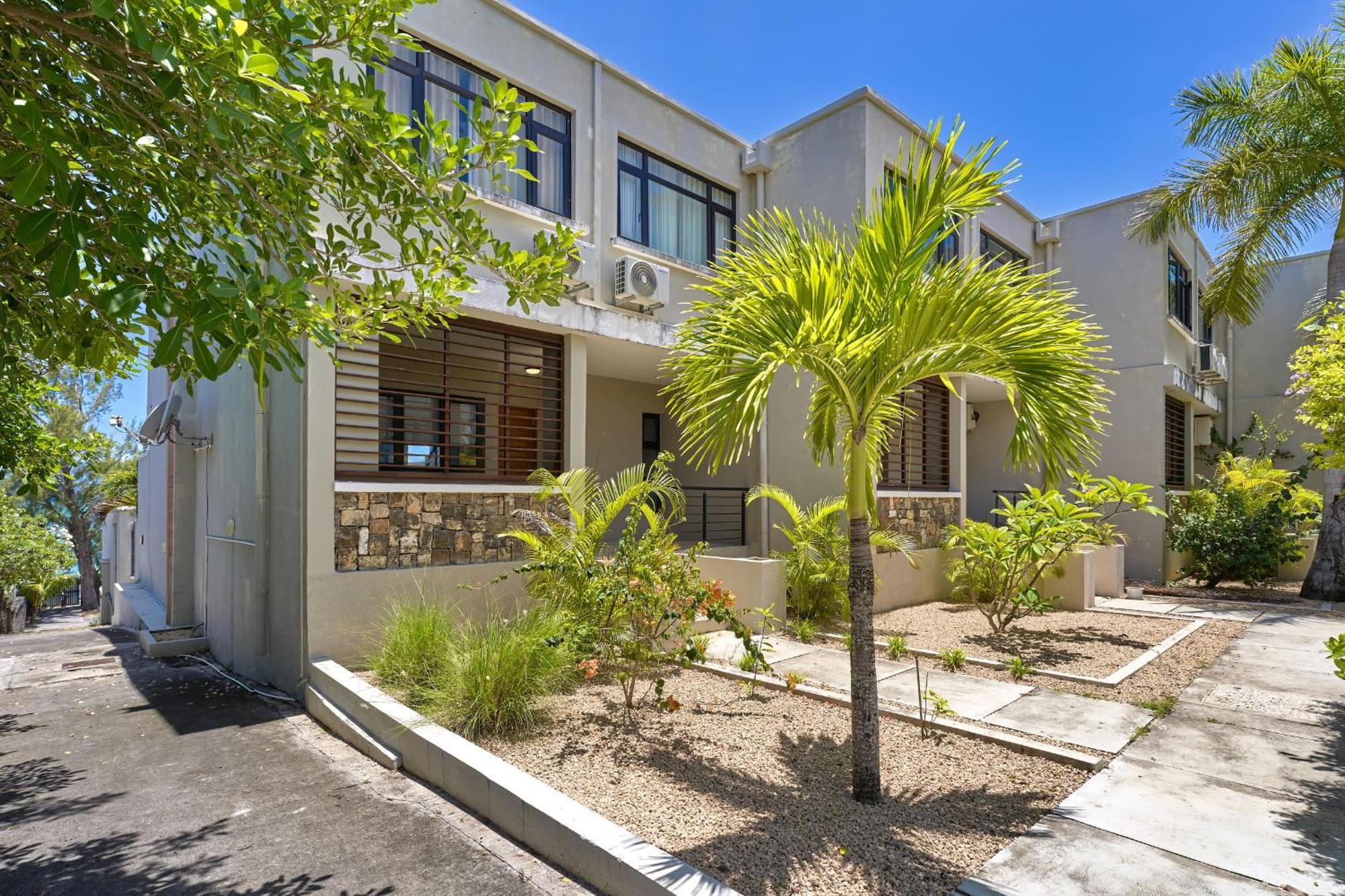 Duplex Skyline, 3 Bedroom En Suite, Beachfront Apartment Cap Malheureux