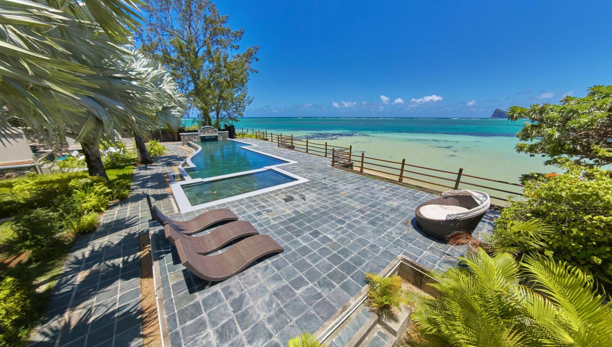 Duplex Skyline, 3 Bedroom En Suite, Beachfront * Cap Malheureux