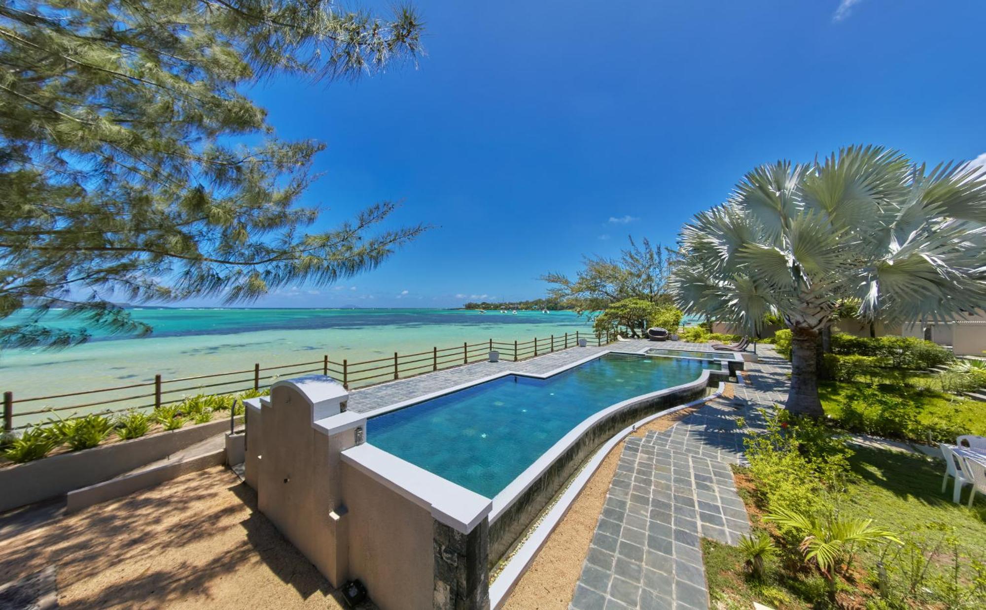 Apartment Duplex Skyline, 3 Bedroom En Suite, Beachfront Cap Malheureux