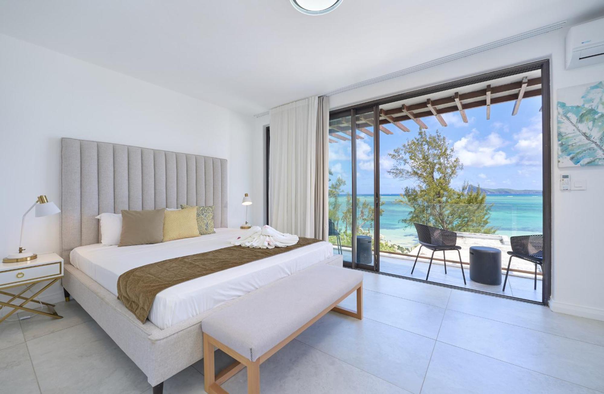 Apartment Duplex Skyline, 3 Bedroom En Suite, Beachfront Cap Malheureux