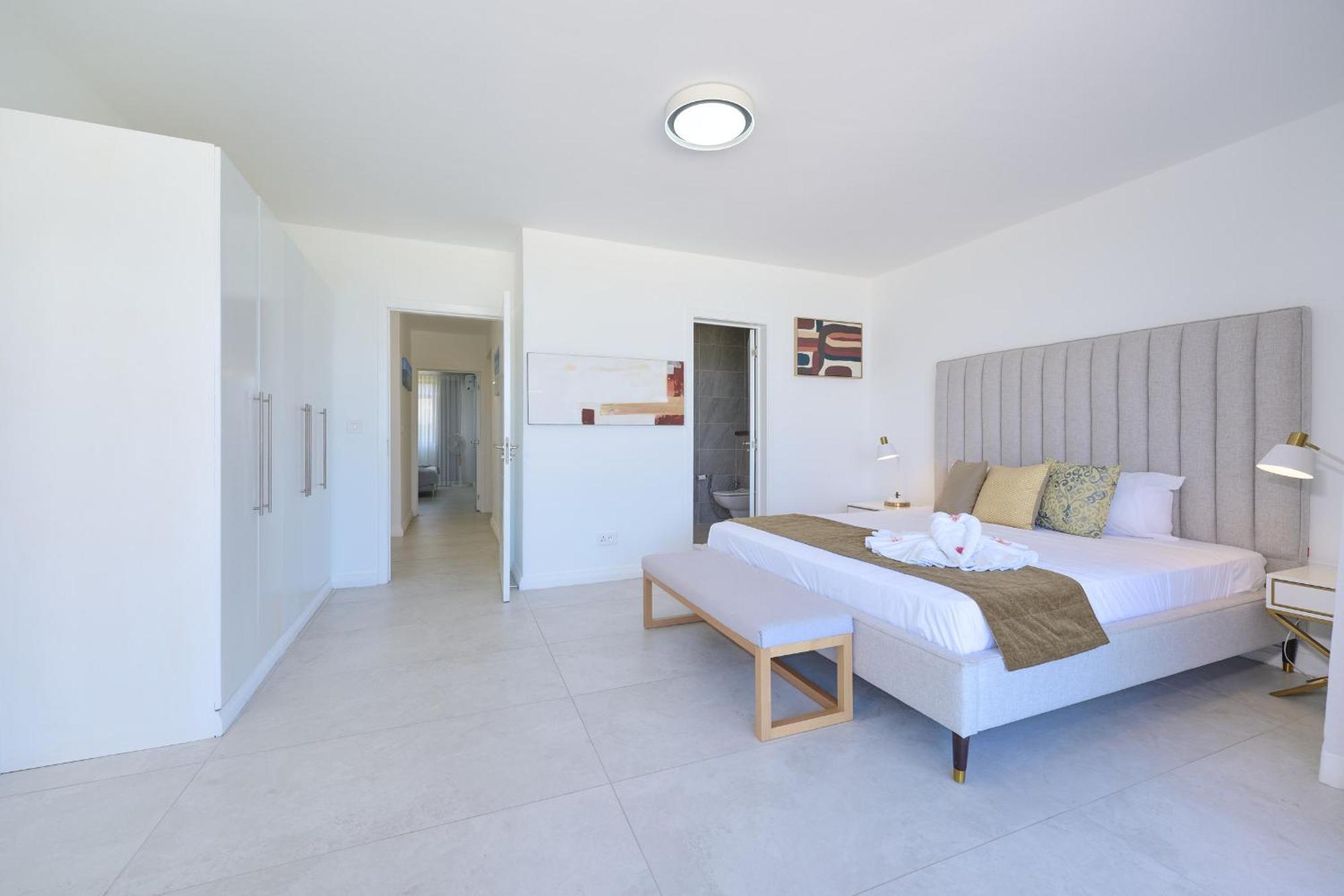 Duplex Skyline, 3 Bedroom En Suite, Beachfront * Cap Malheureux