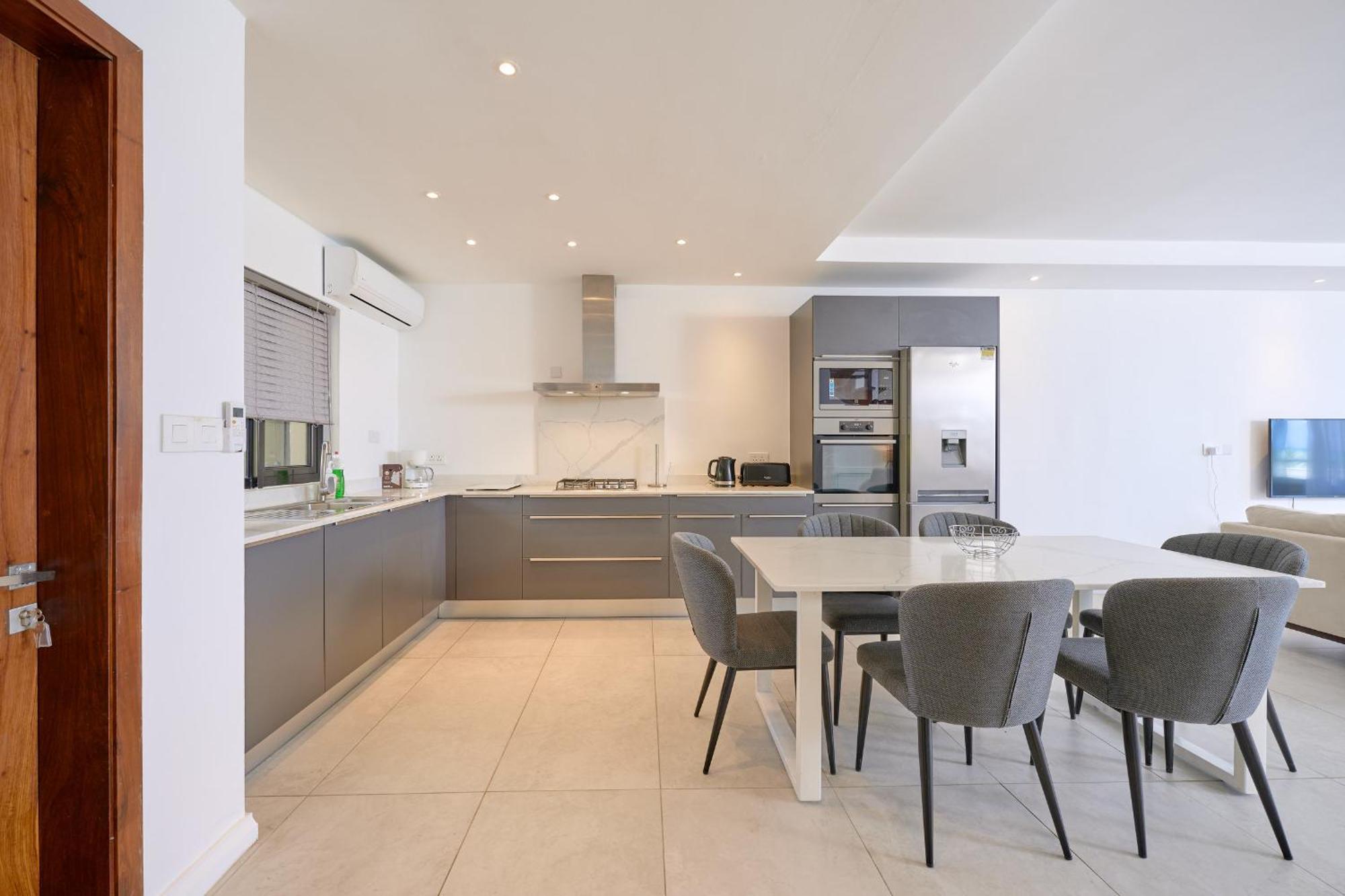 Apartment Duplex Skyline, 3 Bedroom En Suite, Beachfront *