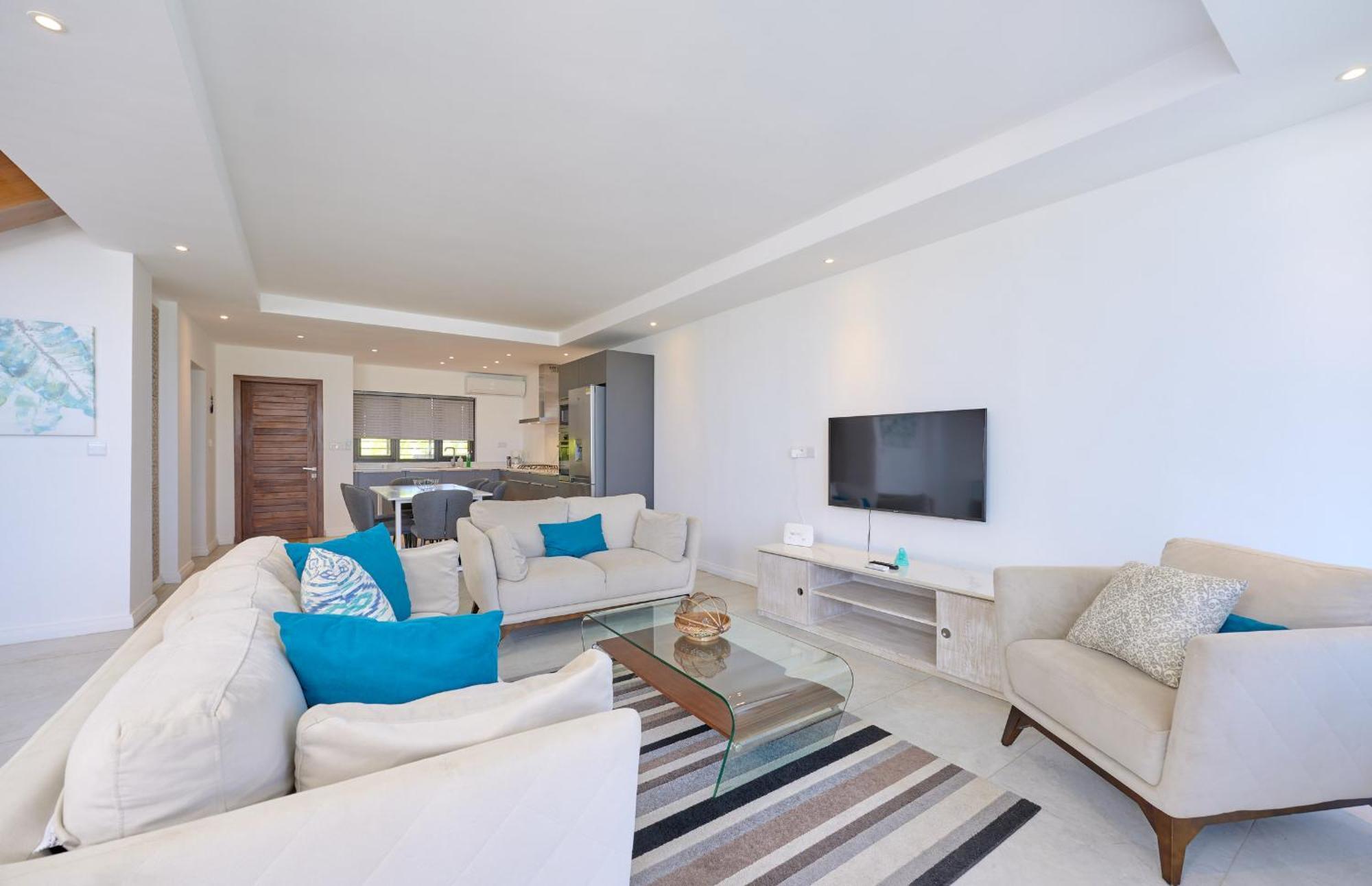 Apartment Duplex Skyline, 3 Bedroom En Suite, Beachfront