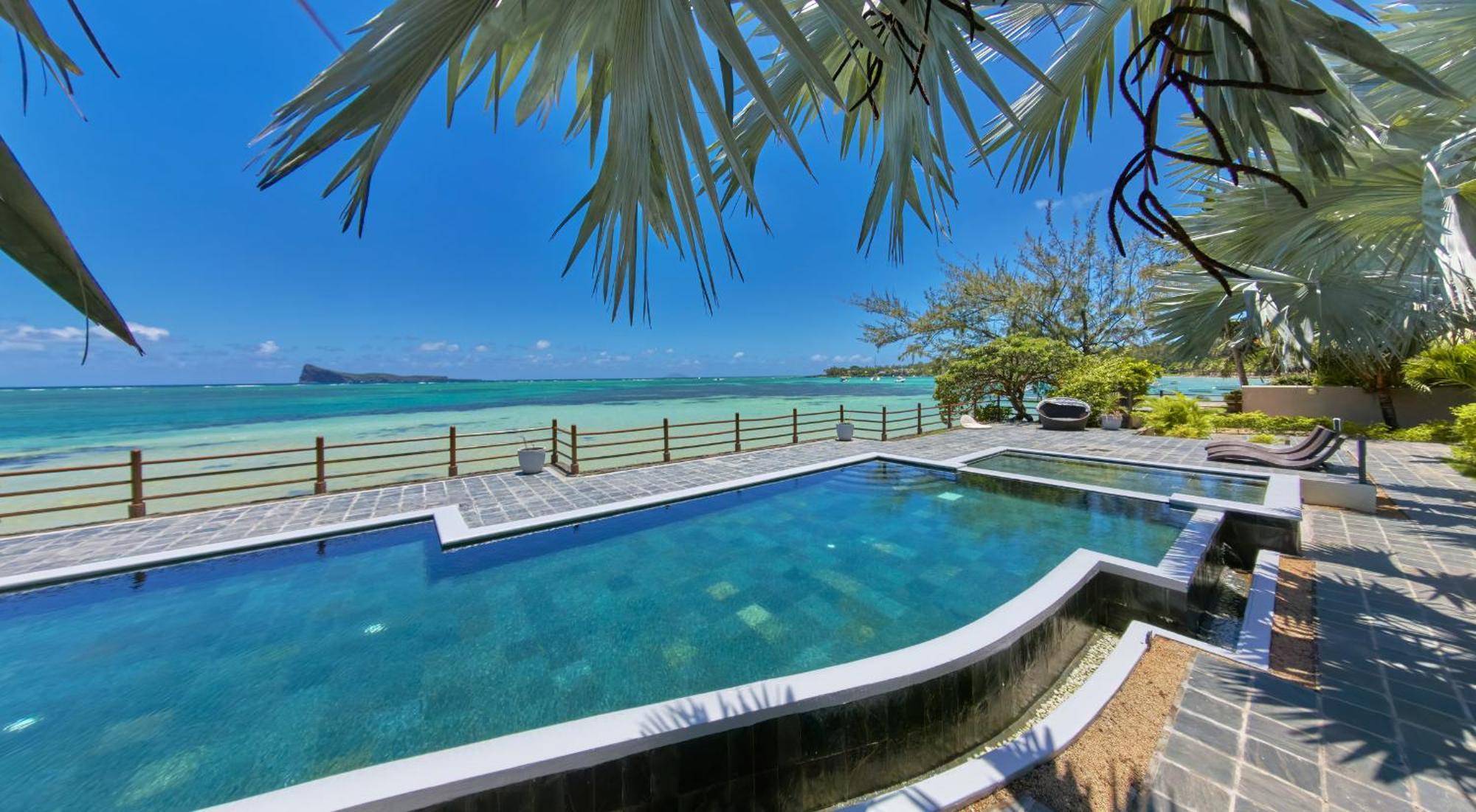 Duplex Skyline, 3 Bedroom En Suite, Beachfront Cap Malheureux