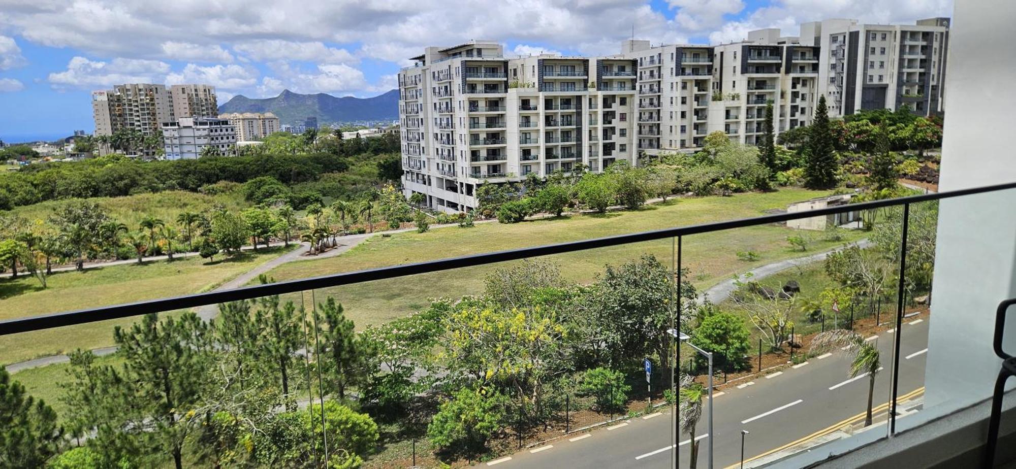 Hillcrest Park Apartment *