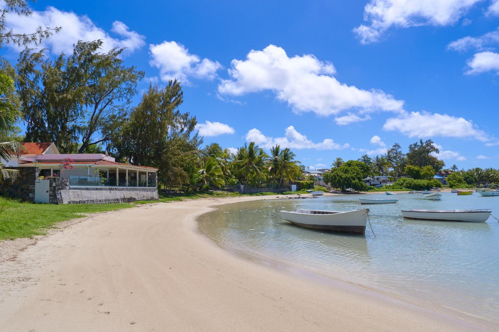 Lagon Bleu, Waterfront, Private Pool, 4 Bedrooms En-suite Villa *