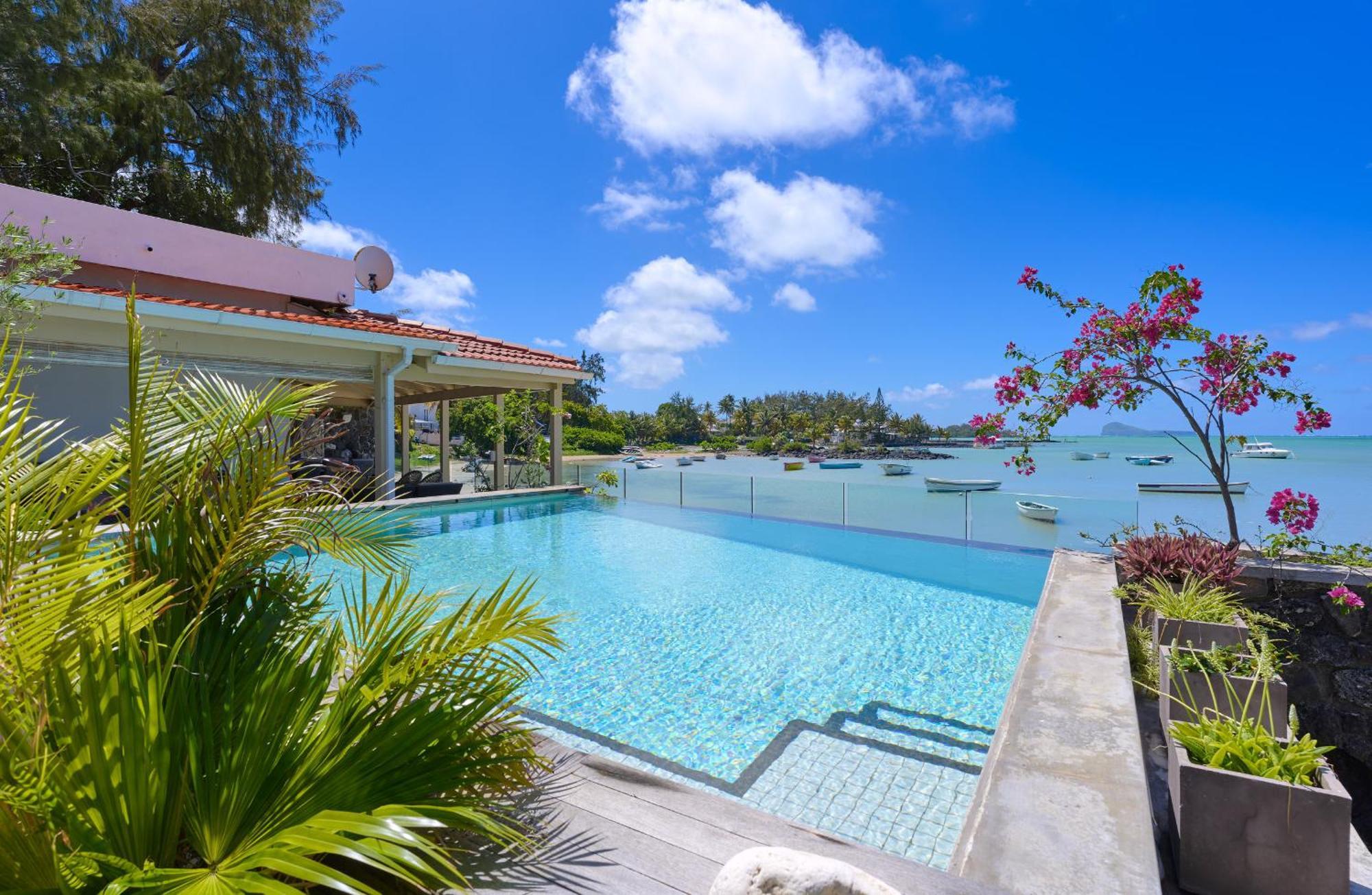 Lagon Bleu, Waterfront, Private Pool, 4 Bedrooms En-suite