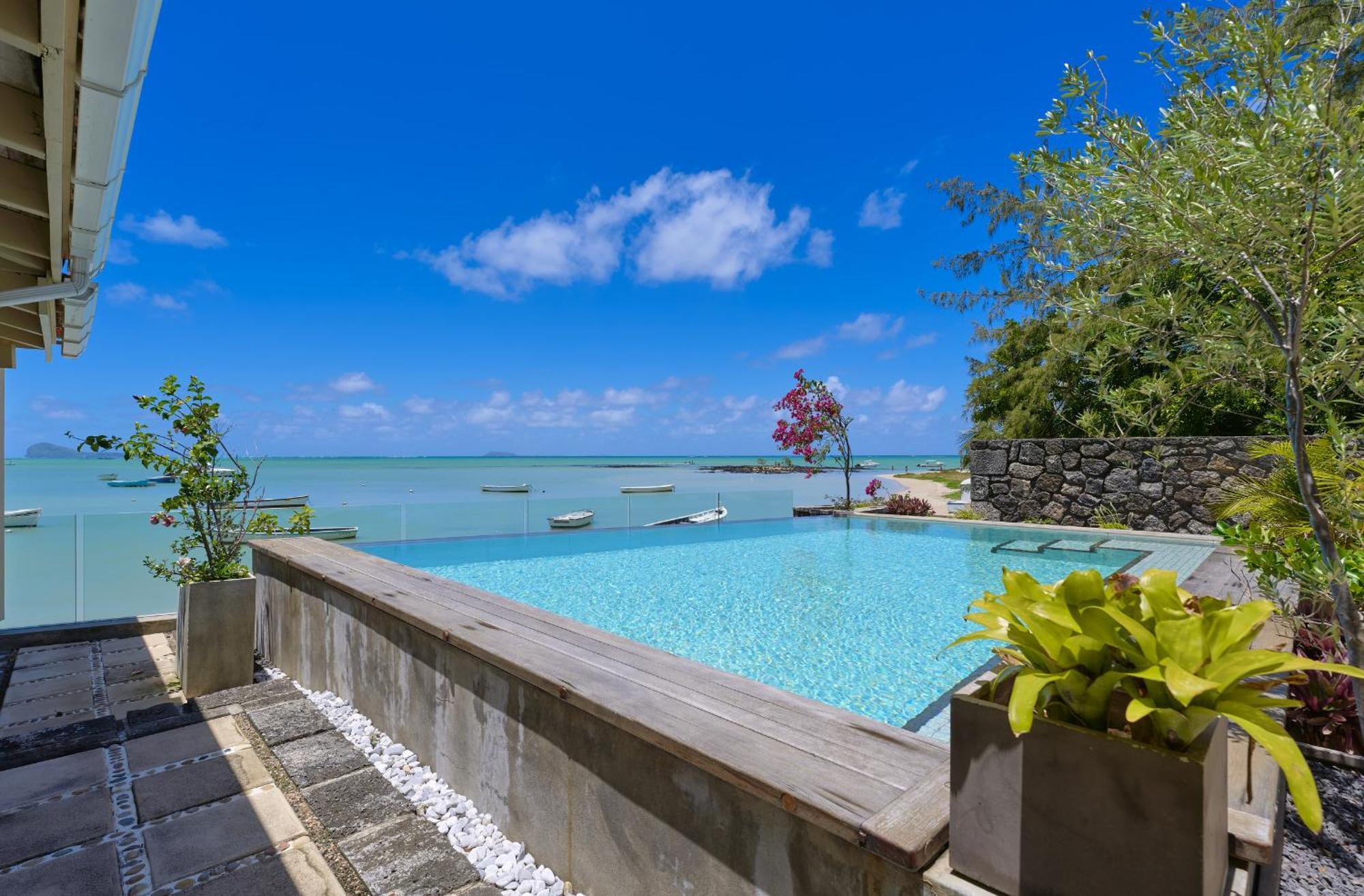 Lagon Bleu, Waterfront, Private Pool, 4 Bedrooms En-suite Villa