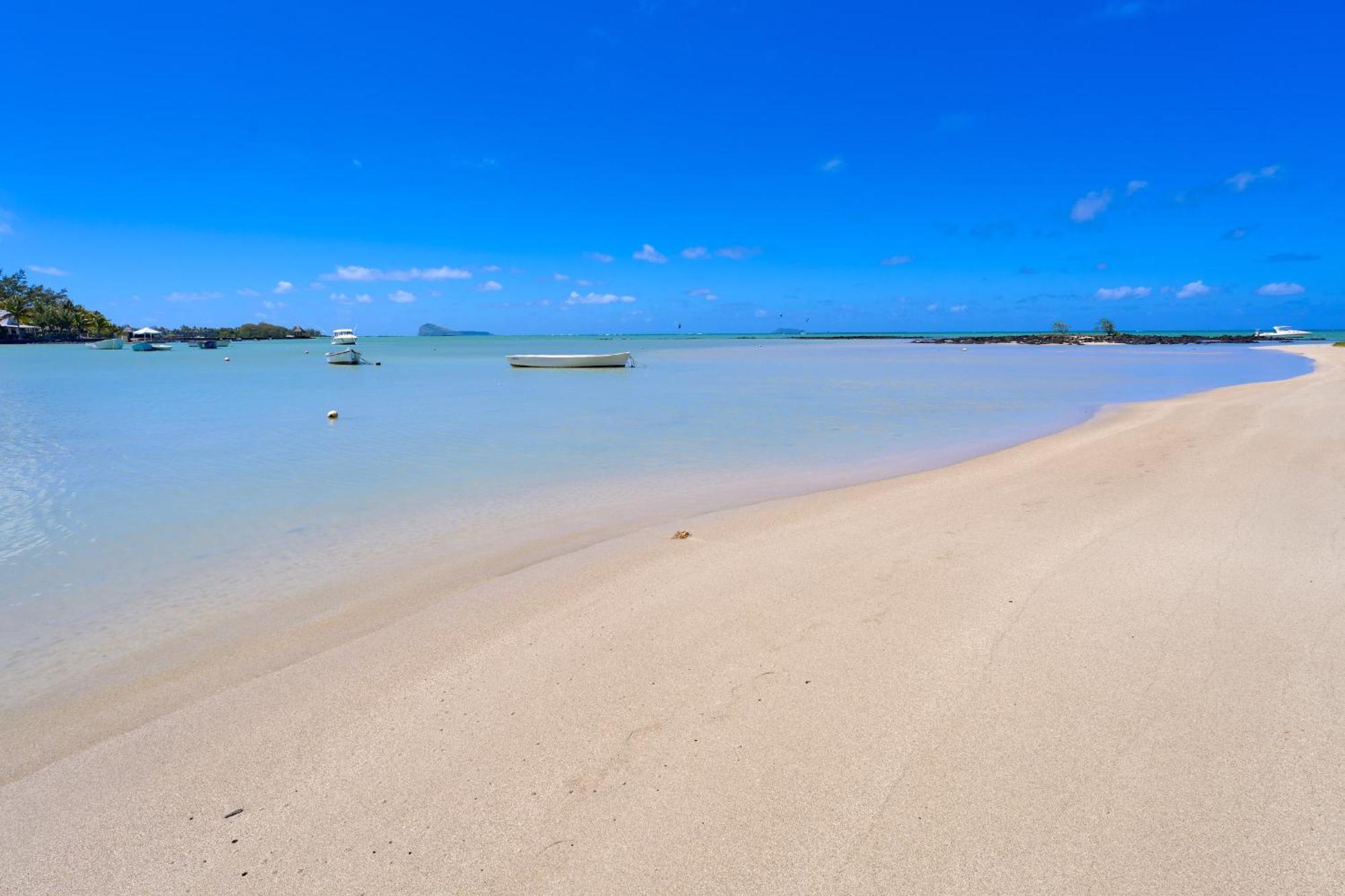 Lagon Bleu, Waterfront, Private Pool, 4 Bedrooms En-suite Grand Gaube