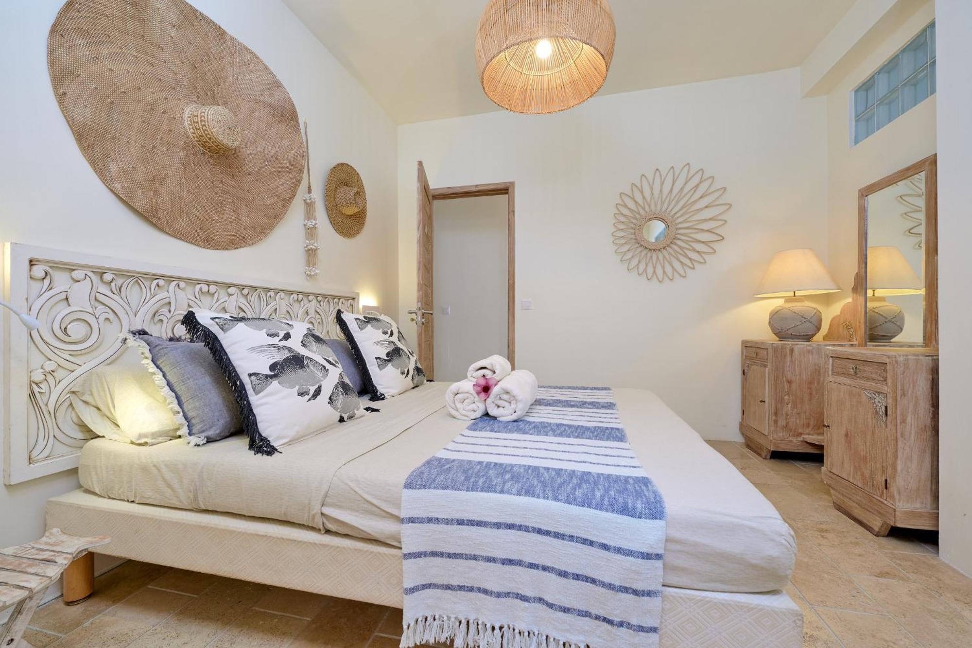 Lagon Bleu, Waterfront, Private Pool, 4 Bedrooms En-suite * Grand Gaube
