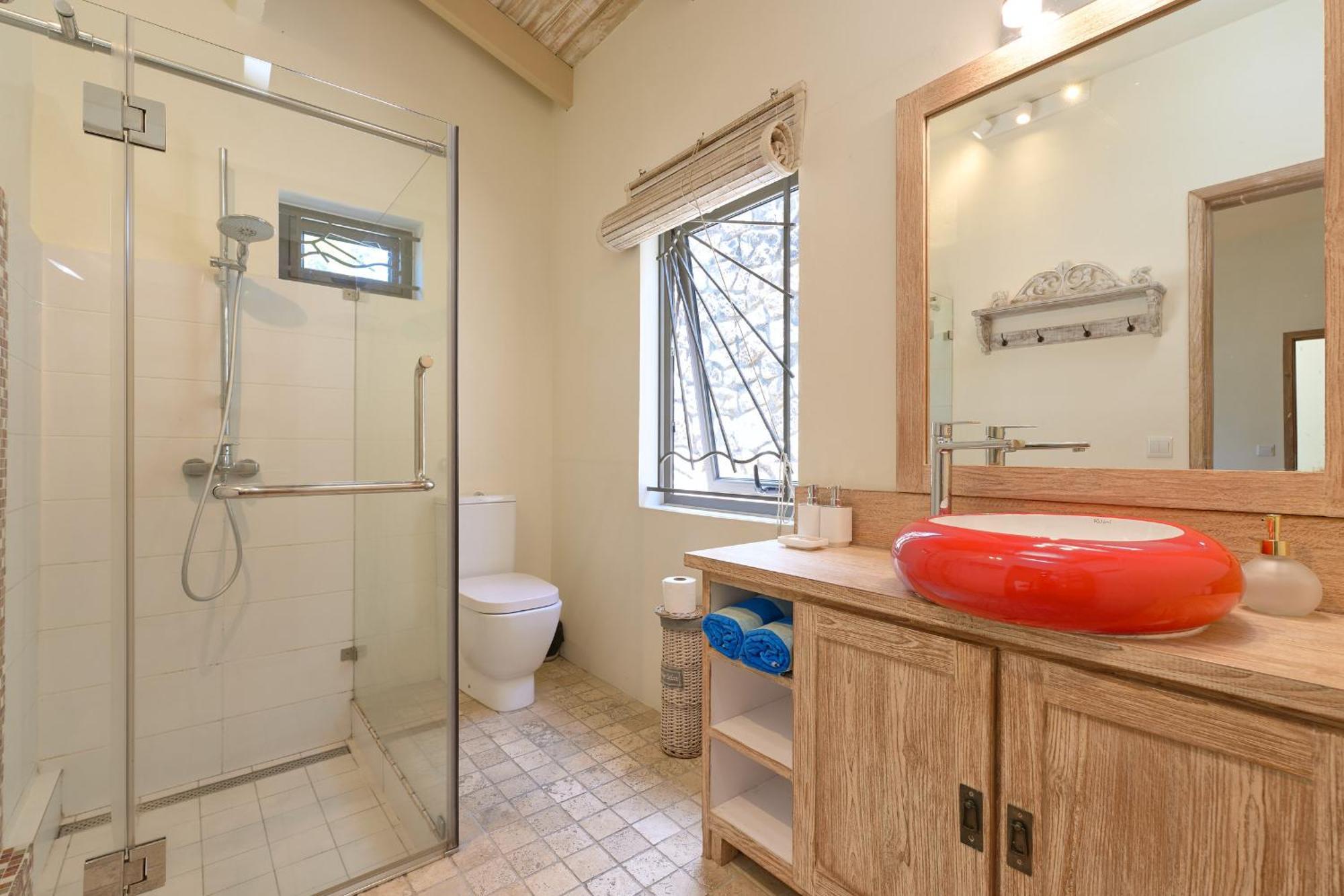 Lagon Bleu, Waterfront, Private Pool, 4 Bedrooms En-suite Villa