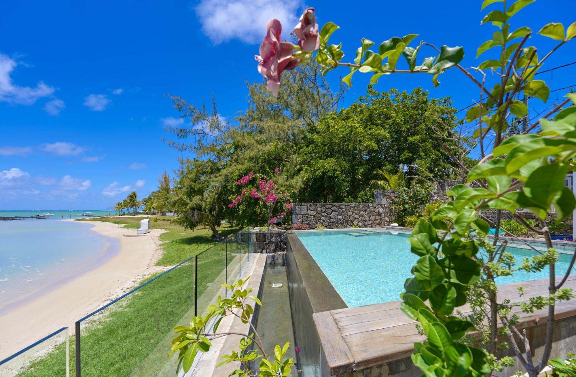 Lagon Bleu, Waterfront, Private Pool, 4 Bedrooms En-suite Grand Gaube