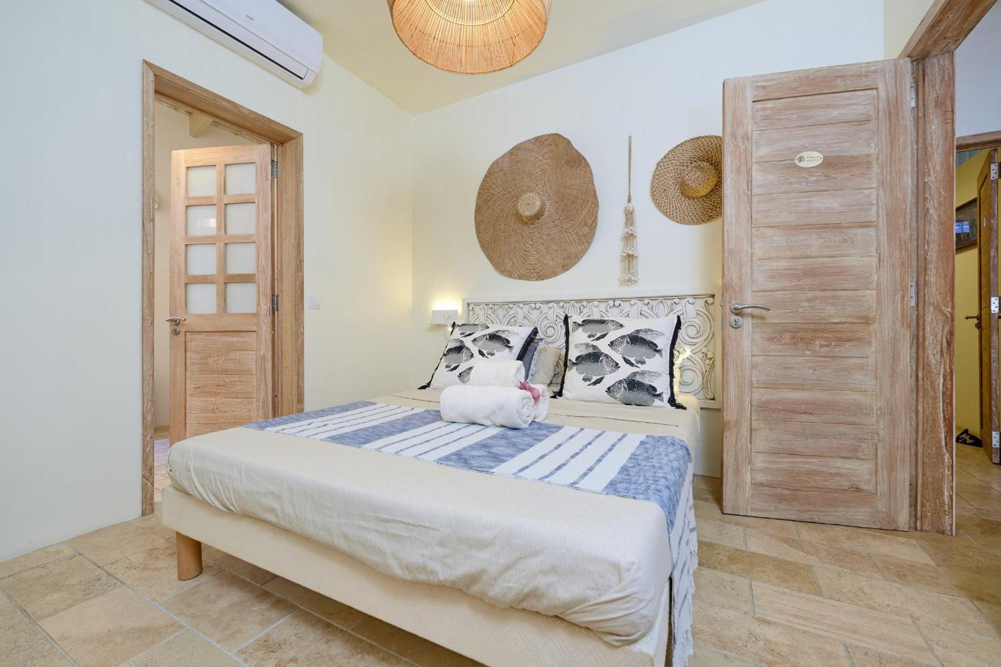 Lagon Bleu, Waterfront, Private Pool, 4 Bedrooms En-suite * Grand Gaube