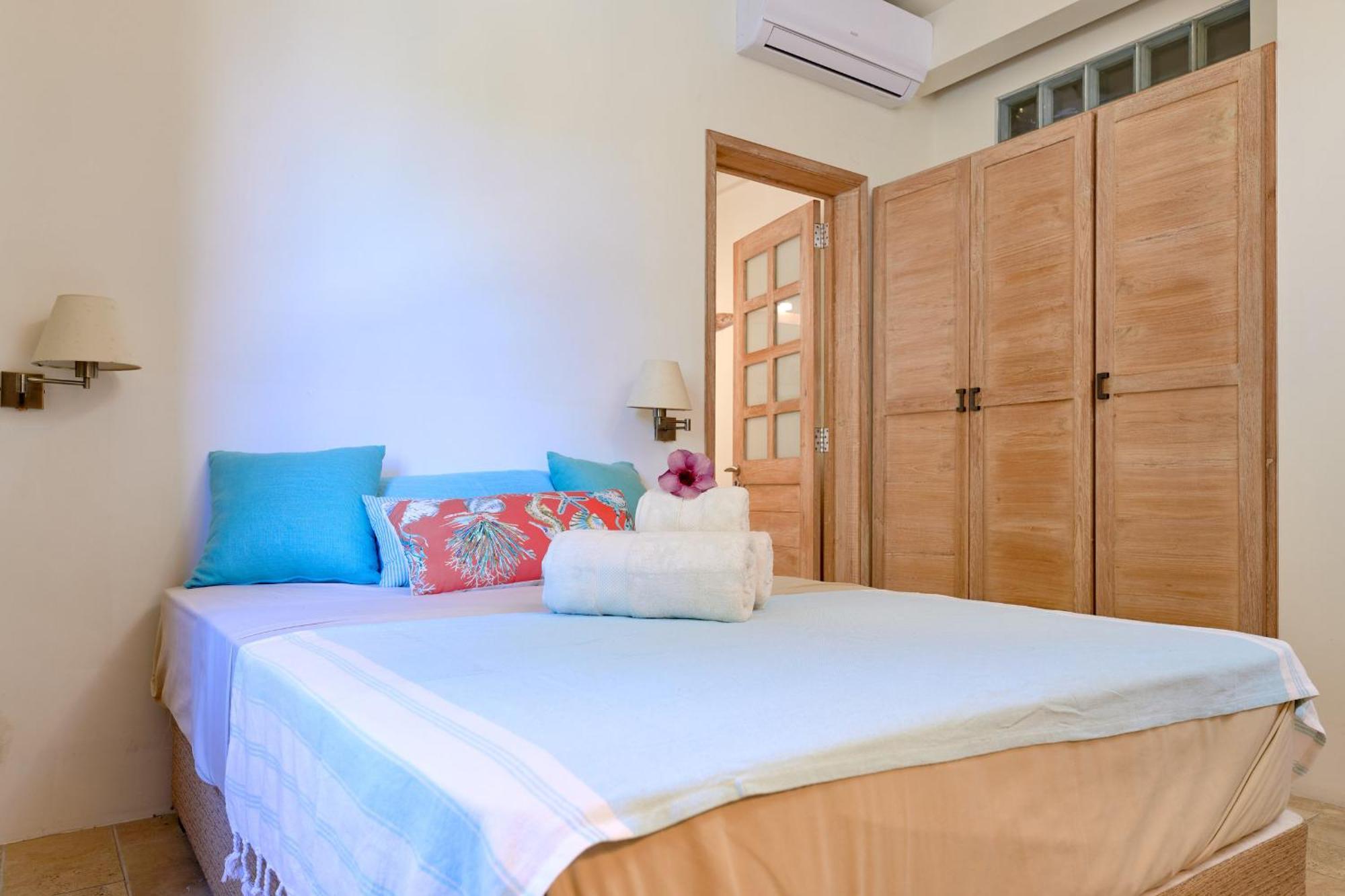 Lagon Bleu, Waterfront, Private Pool, 4 Bedrooms En-suite