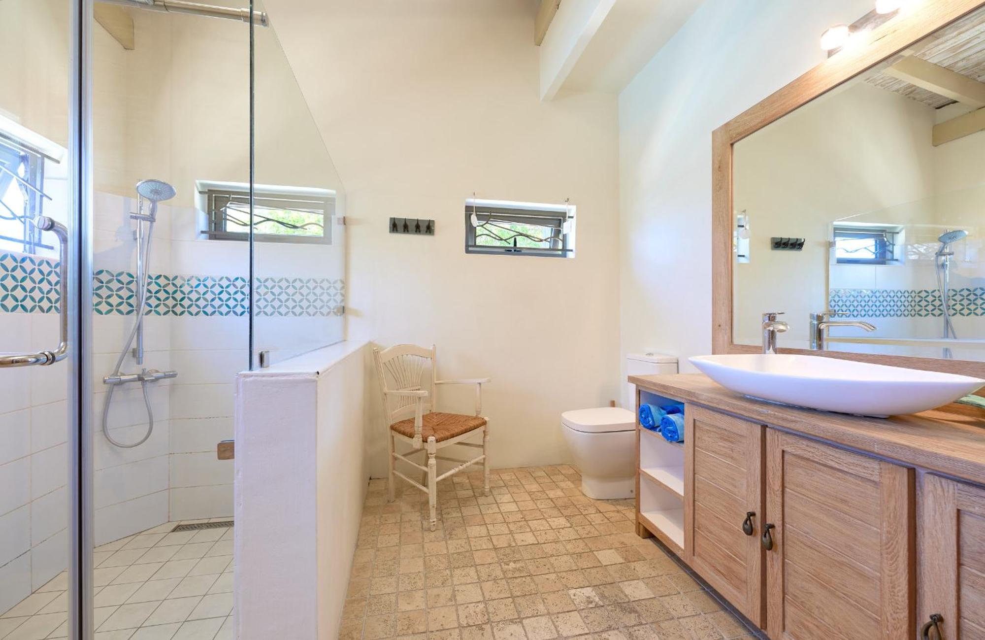 Villa Lagon Bleu, Waterfront, Private Pool, 4 Bedrooms En-suite