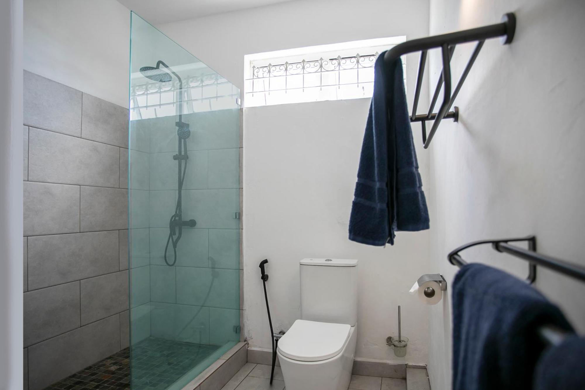 Sunny Two Bedroom Loft - Sea Views And Pool Apartment *