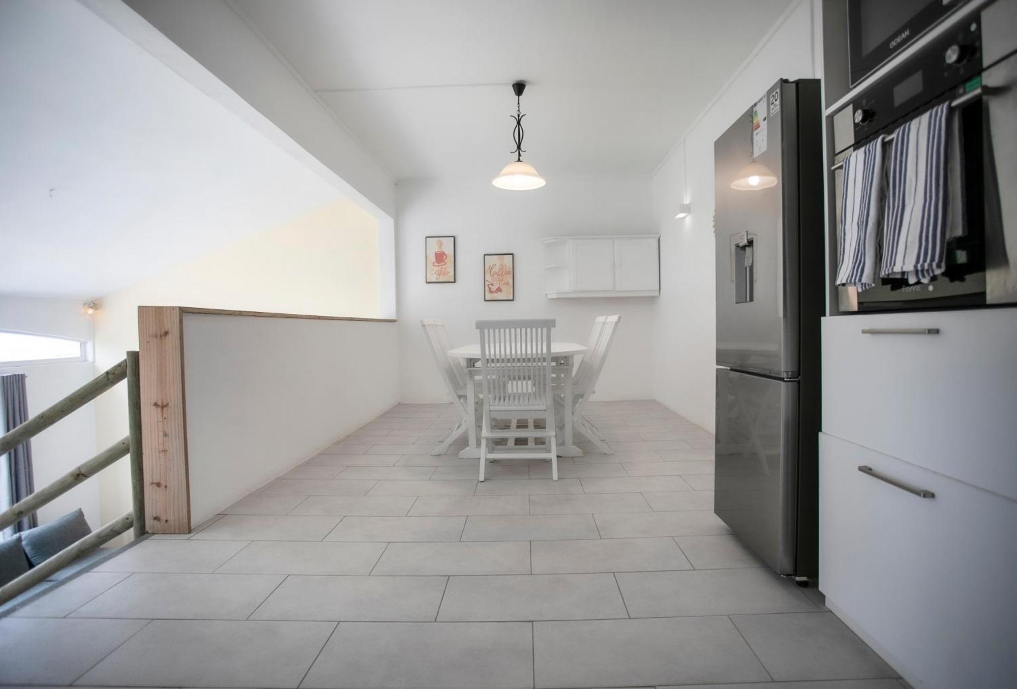 Sunny Two Bedroom Loft - Sea Views And Pool Apartment *