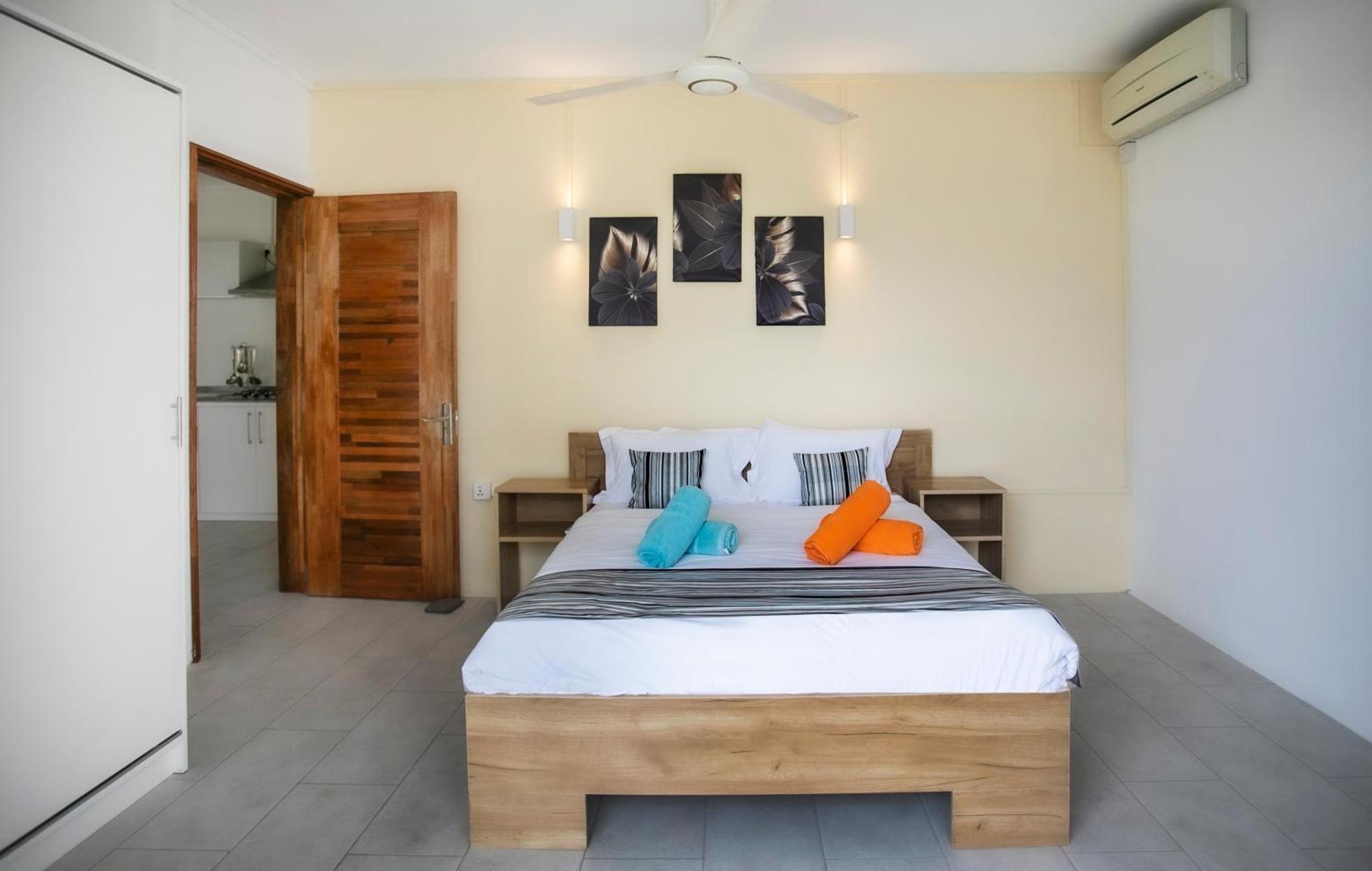 Sunny Two Bedroom Loft - Sea Views And Pool Apartment *