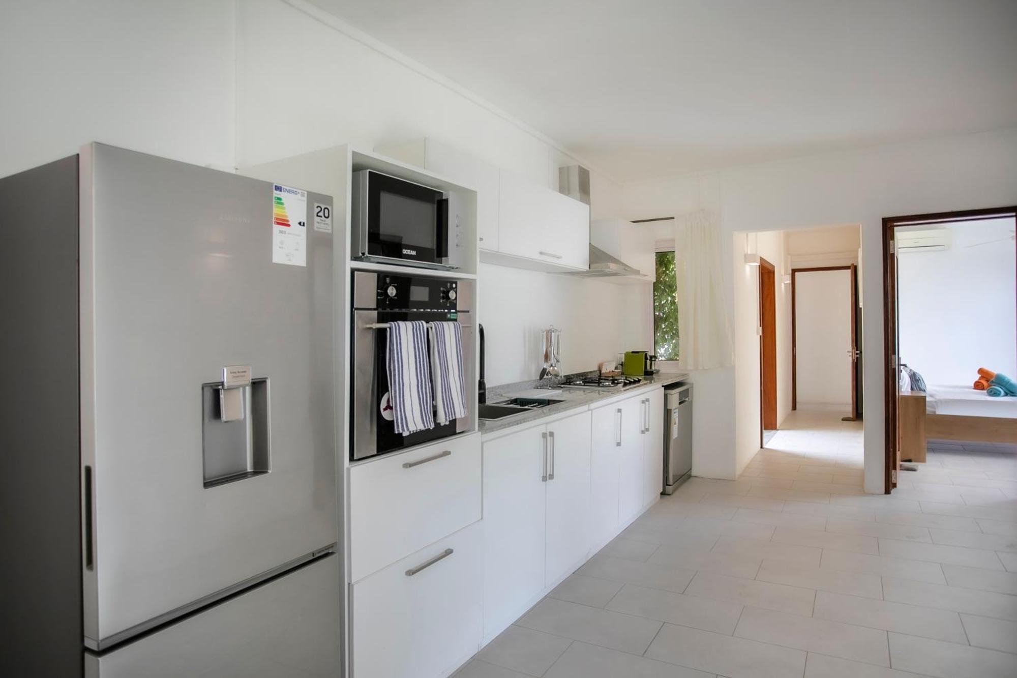 Sunny Two Bedroom Loft - Sea Views And Pool *