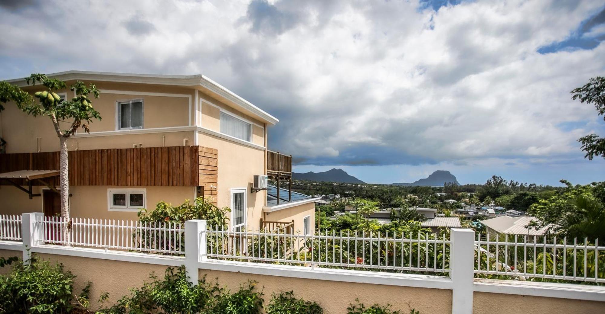 Apartment Sunny Two Bedroom Loft - Sea Views And Pool Riviere Noire
